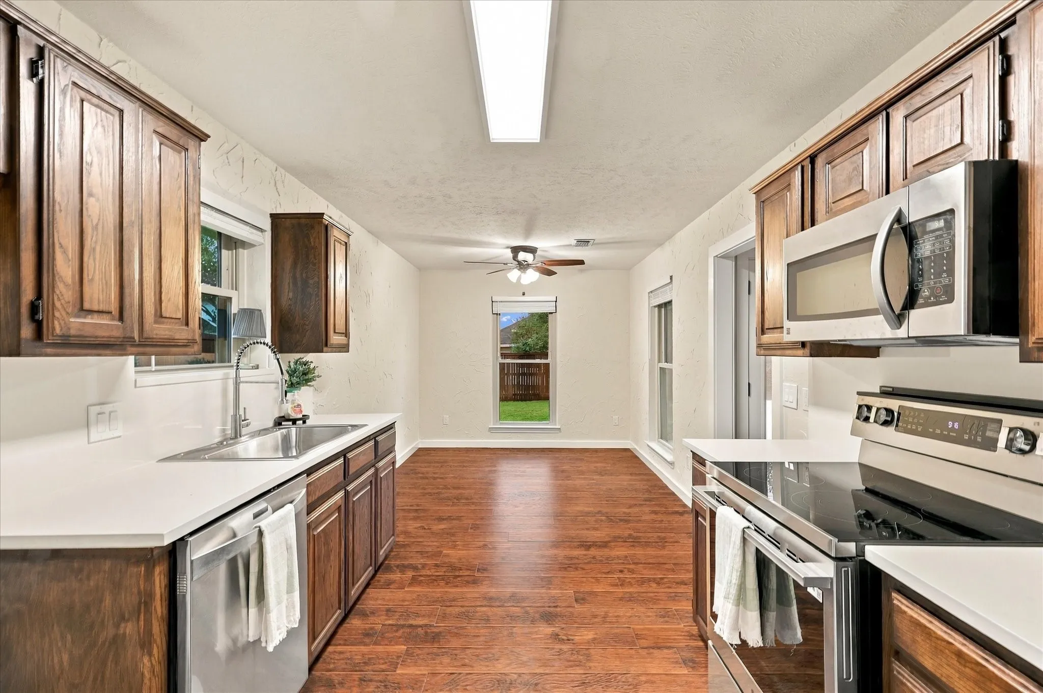 Single Family Residence For Sale in Denton County , 5216 Gaelic Court, Denton, Texas 76208, 3 Bedroom, 2 Bathroom, 2 Garage spaces, 1,396 Sqft, built in 1987, mls#21412003, Real Estate Agent in Denton, Homes For Sale in Denton county, Homes For Sale in Denton, Realtor in Denton Texas, Real Estate Brokerage Independent Realty Texas, Luminita Cordes Realtor