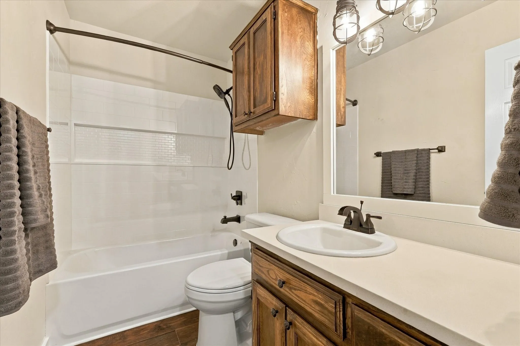 Single Family Residence For Sale in Denton County , 5216 Gaelic Court, Denton, Texas 76208, 3 Bedroom, 2 Bathroom, 2 Garage spaces, 1,396 Sqft, built in 1987, mls#21412003, Real Estate Agent in Denton, Homes For Sale in Denton county, Homes For Sale in Denton, Realtor in Denton Texas, Real Estate Brokerage Independent Realty Texas, Luminita Cordes Realtor