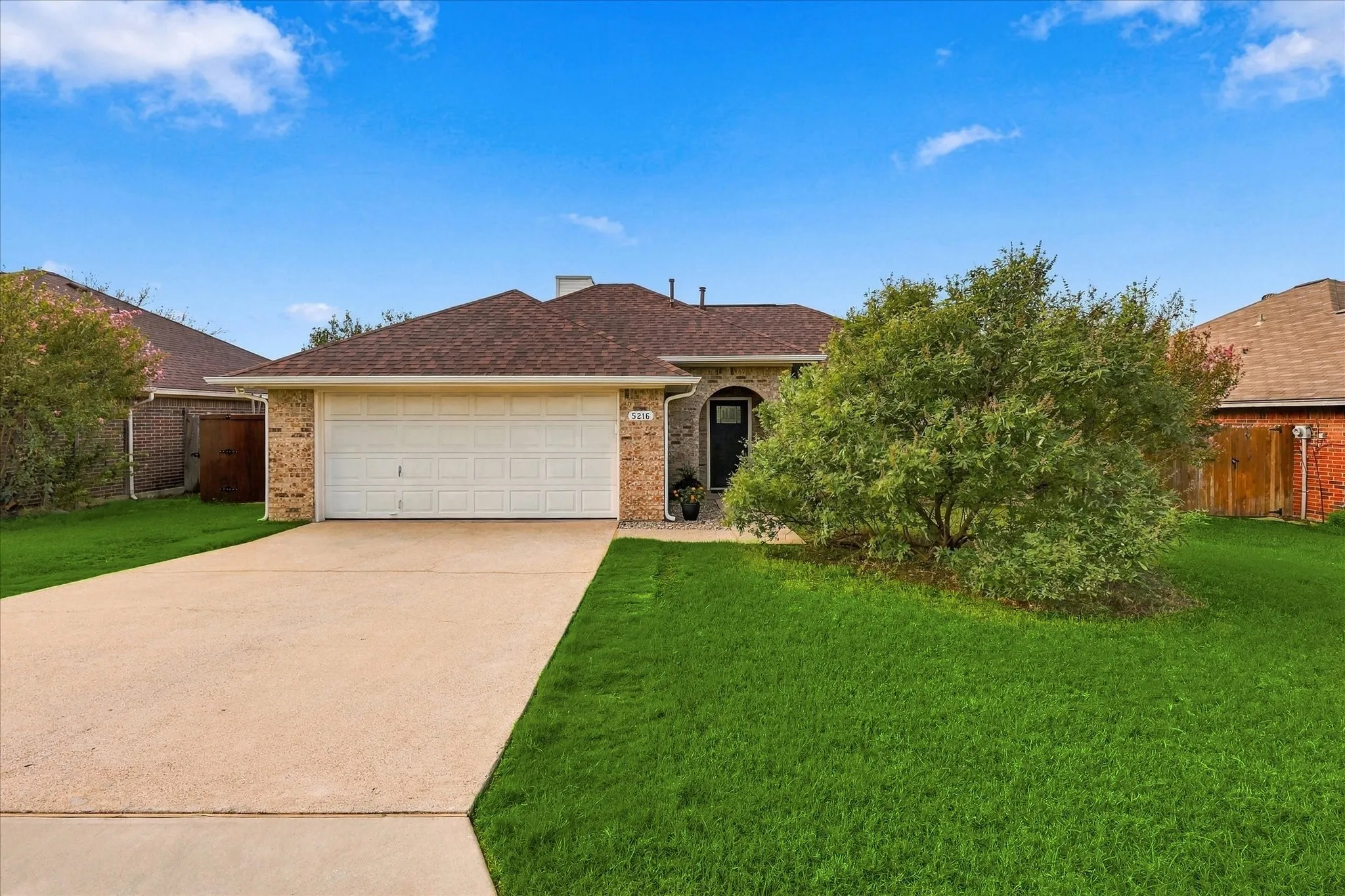 Single Family Residence For Sale in Denton County , 5216 Gaelic Court, Denton, Texas 76208, 3 Bedroom, 2 Bathroom, 2 Garage spaces, 1,396 Sqft, built in 1987, mls#21412003, Real Estate Agent in Denton, Homes For Sale in Denton county, Homes For Sale in Denton, Realtor in Denton Texas, Real Estate Brokerage Independent Realty Texas, Luminita Cordes Realtor