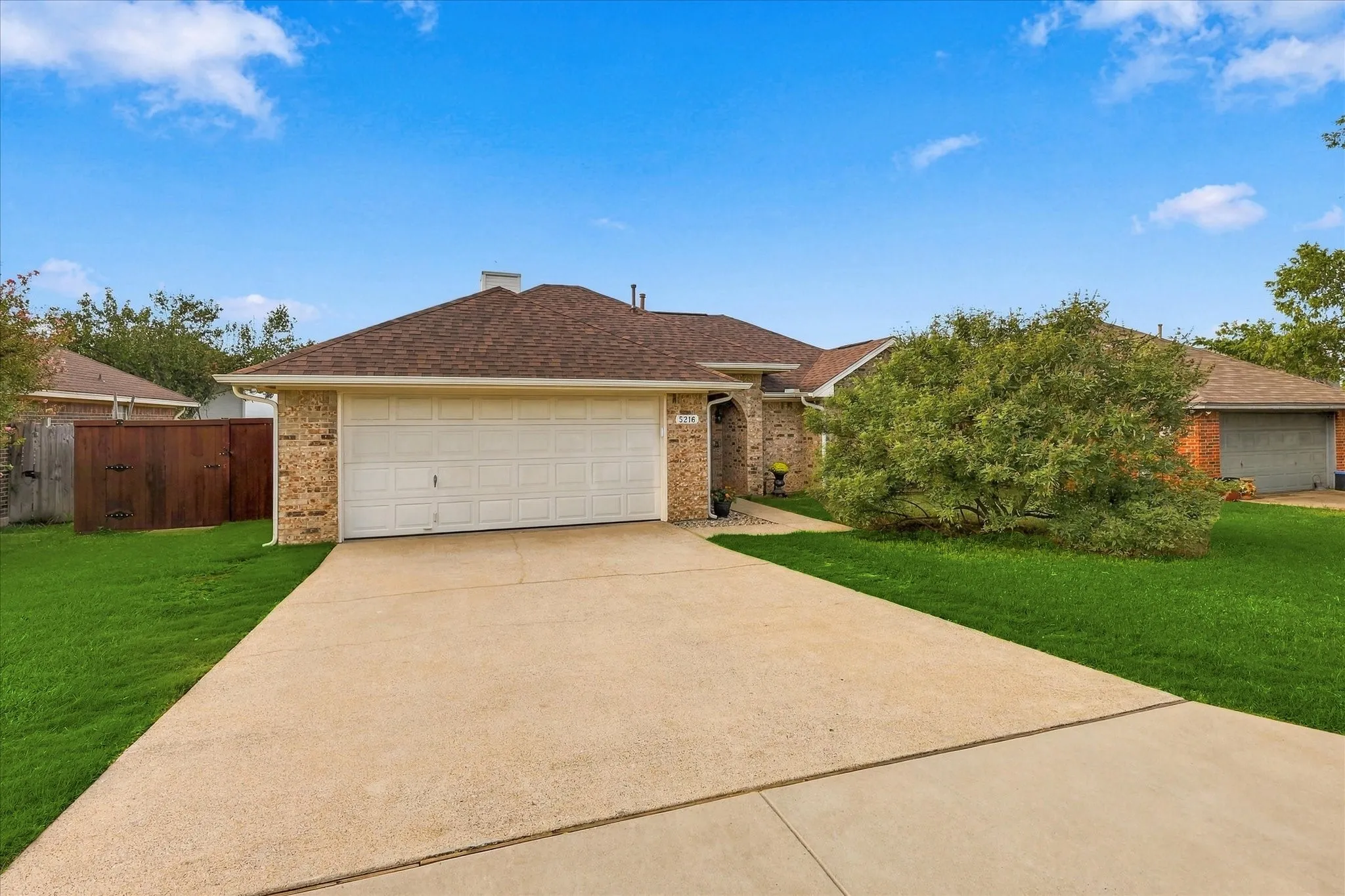 Single Family Residence For Sale in Denton County , 5216 Gaelic Court, Denton, Texas 76208, 3 Bedroom, 2 Bathroom, 2 Garage spaces, 1,396 Sqft, built in 1987, mls#21412003, Real Estate Agent in Denton, Homes For Sale in Denton county, Homes For Sale in Denton, Realtor in Denton Texas, Real Estate Brokerage Independent Realty Texas, Luminita Cordes Realtor