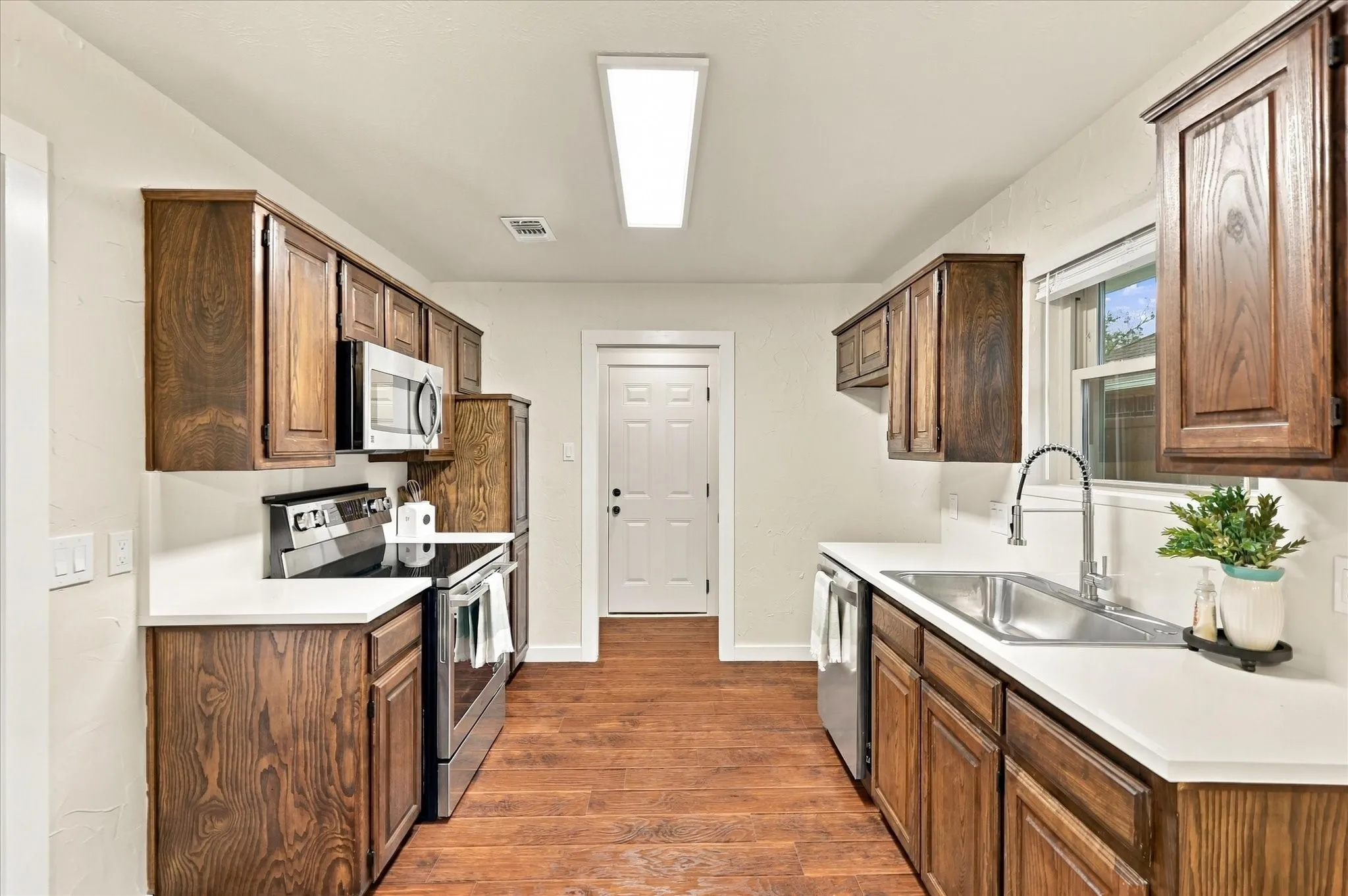 Single Family Residence For Sale in Denton County , 5216 Gaelic Court, Denton, Texas 76208, 3 Bedroom, 2 Bathroom, 2 Garage spaces, 1,396 Sqft, built in 1987, mls#21412003, Real Estate Agent in Denton, Homes For Sale in Denton county, Homes For Sale in Denton, Realtor in Denton Texas, Real Estate Brokerage Independent Realty Texas, Luminita Cordes Realtor