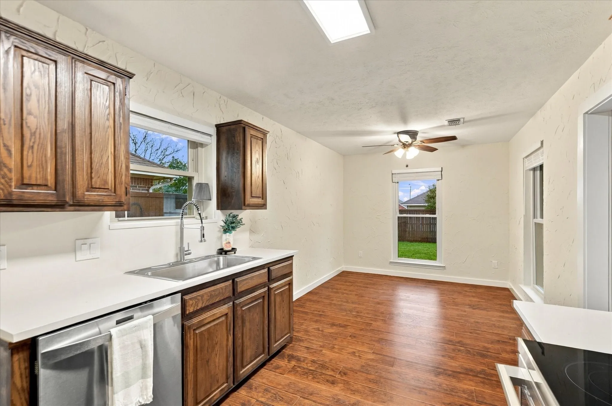 Single Family Residence For Sale in Denton County , 5216 Gaelic Court, Denton, Texas 76208, 3 Bedroom, 2 Bathroom, 2 Garage spaces, 1,396 Sqft, built in 1987, mls#21412003, Real Estate Agent in Denton, Homes For Sale in Denton county, Homes For Sale in Denton, Realtor in Denton Texas, Real Estate Brokerage Independent Realty Texas, Luminita Cordes Realtor