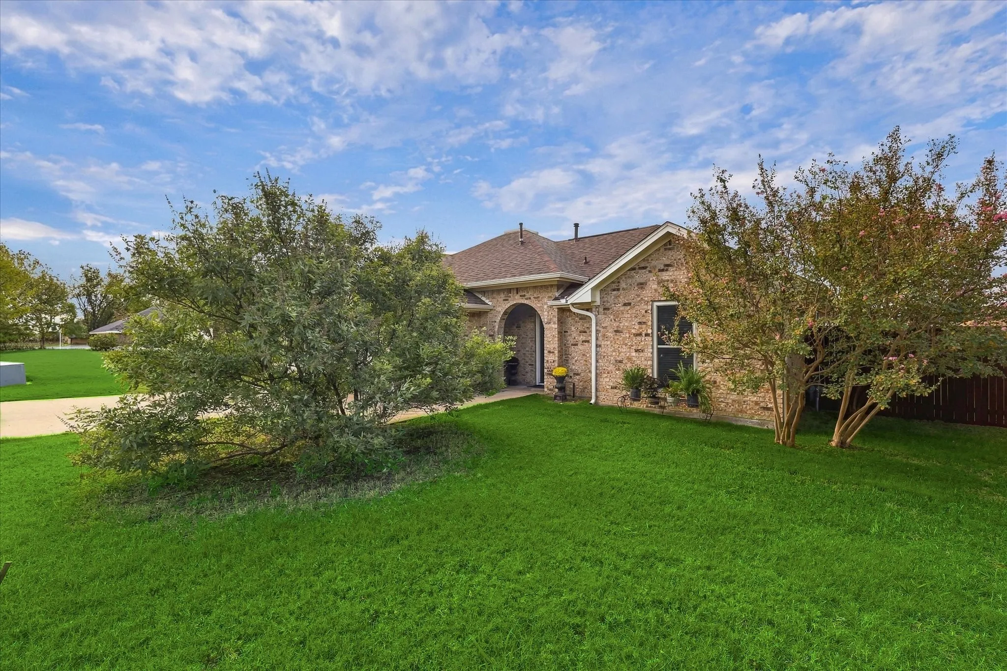 Single Family Residence For Sale in Denton County , 5216 Gaelic Court, Denton, Texas 76208, 3 Bedroom, 2 Bathroom, 2 Garage spaces, 1,396 Sqft, built in 1987, mls#21412003, Real Estate Agent in Denton, Homes For Sale in Denton county, Homes For Sale in Denton, Realtor in Denton Texas, Real Estate Brokerage Independent Realty Texas, Luminita Cordes Realtor