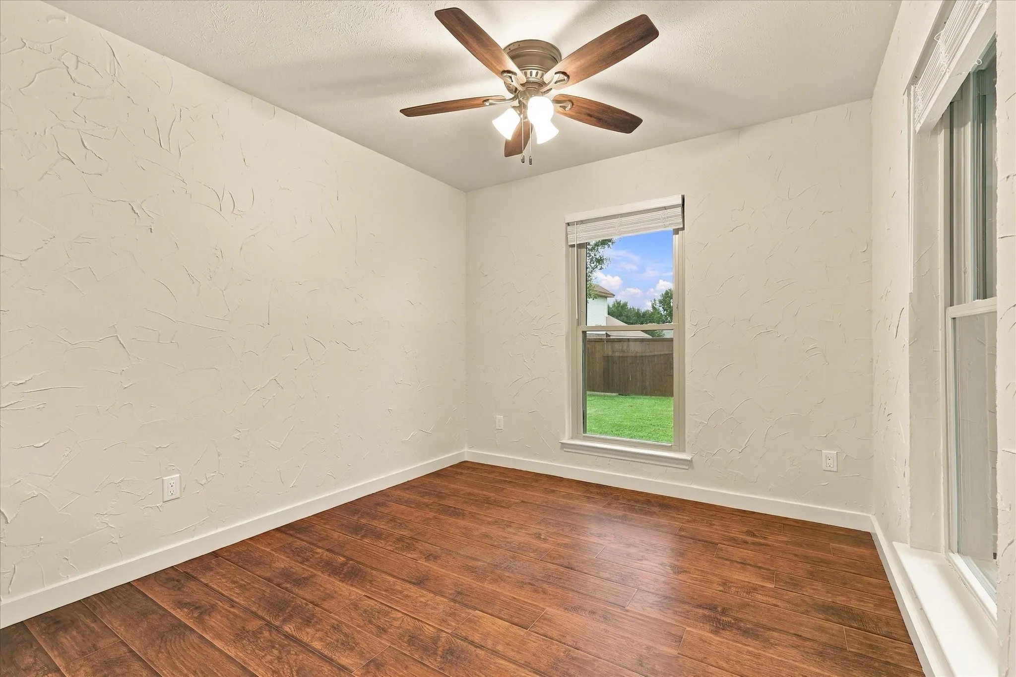 Single Family Residence For Sale in Denton County , 5216 Gaelic Court, Denton, Texas 76208, 3 Bedroom, 2 Bathroom, 2 Garage spaces, 1,396 Sqft, built in 1987, mls#21412003, Real Estate Agent in Denton, Homes For Sale in Denton county, Homes For Sale in Denton, Realtor in Denton Texas, Real Estate Brokerage Independent Realty Texas, Luminita Cordes Realtor