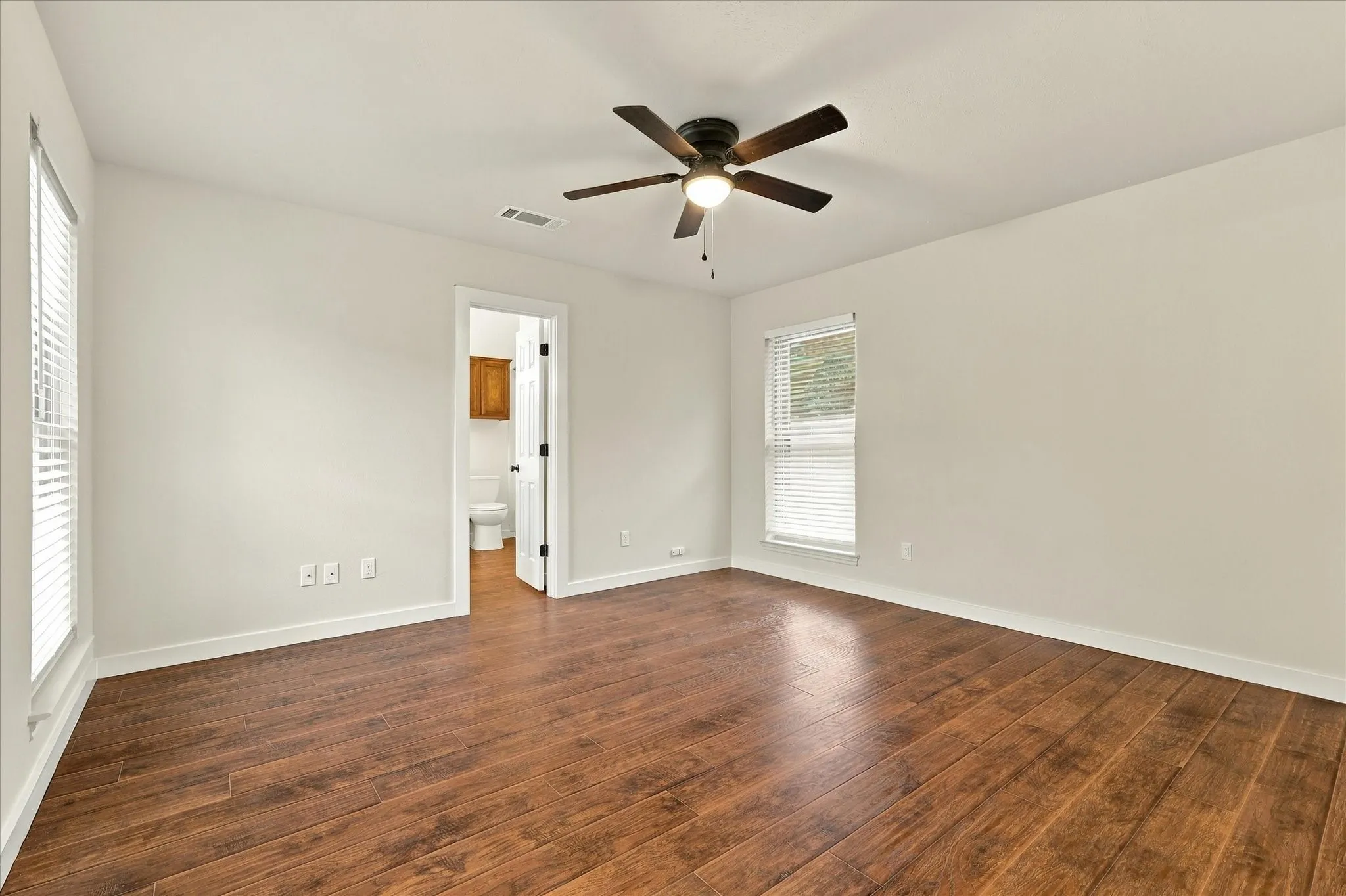 Single Family Residence For Sale in Denton County , 5216 Gaelic Court, Denton, Texas 76208, 3 Bedroom, 2 Bathroom, 2 Garage spaces, 1,396 Sqft, built in 1987, mls#21412003, Real Estate Agent in Denton, Homes For Sale in Denton county, Homes For Sale in Denton, Realtor in Denton Texas, Real Estate Brokerage Independent Realty Texas, Luminita Cordes Realtor