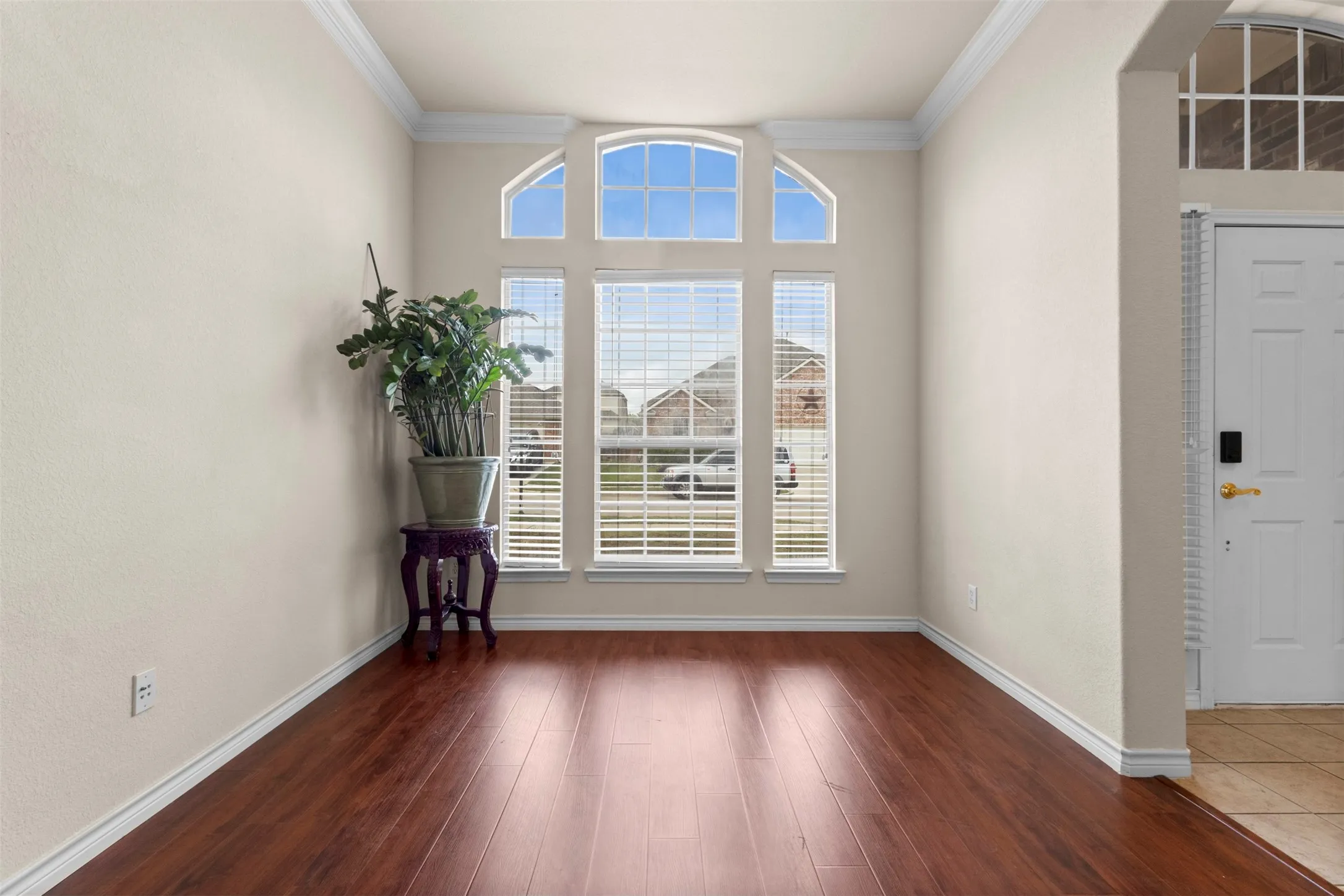 Single Family Residence For Sale in Tarrant County , 7428 Gairlock Drive, Fort Worth, Texas 76179, 4 Bedroom, 2 Bathroom, 3 Garage spaces, 2,217 Sqft, built in 2004, mls#21414375, Real Estate Agent in Fort Worth, Homes For Sale in Tarrant county, Homes For Sale in Fort Worth, Realtor in Fort Worth Texas, Real Estate Brokerage Independent Realty Texas, Luminita Cordes Realtor