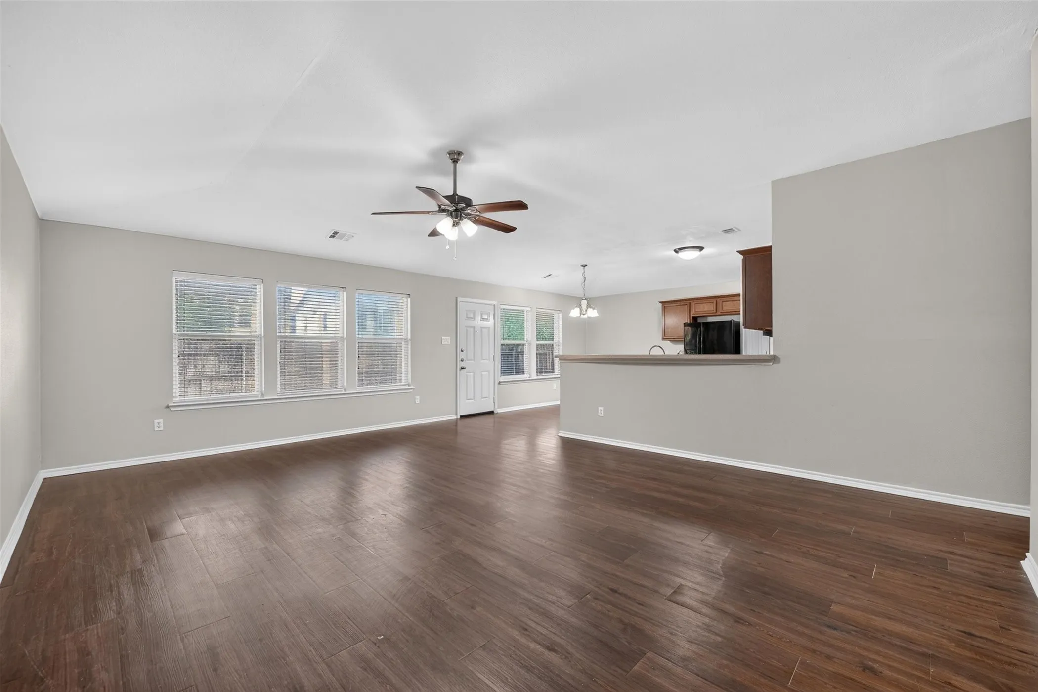 Single Family Residence For Sale in Tarrant County , 8809 Highland Orchard Drive, Fort Worth, Texas 76179, 3 Bedroom, 2 Bathroom, 2 Garage spaces, 1,451 Sqft, built in 2005, mls#21414260, Real Estate Agent in Fort Worth, Homes For Sale in Tarrant county, Homes For Sale in Fort Worth, Realtor in Fort Worth Texas, Real Estate Brokerage Independent Realty Texas, Luminita Cordes Realtor