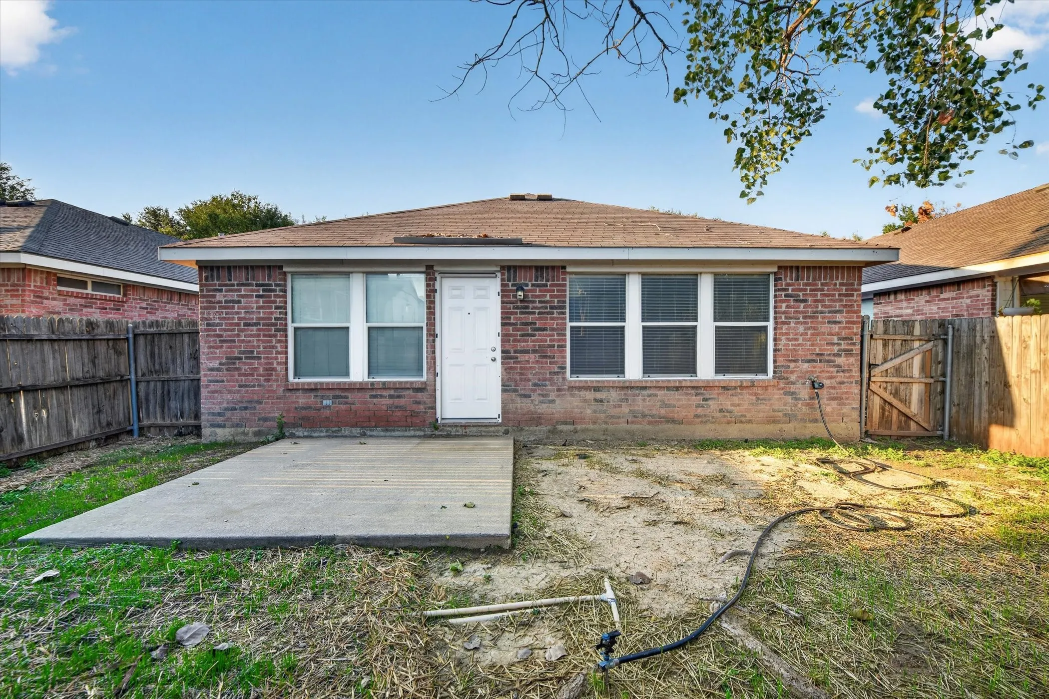 Single Family Residence For Sale in Tarrant County , 8809 Highland Orchard Drive, Fort Worth, Texas 76179, 3 Bedroom, 2 Bathroom, 2 Garage spaces, 1,451 Sqft, built in 2005, mls#21414260, Real Estate Agent in Fort Worth, Homes For Sale in Tarrant county, Homes For Sale in Fort Worth, Realtor in Fort Worth Texas, Real Estate Brokerage Independent Realty Texas, Luminita Cordes Realtor