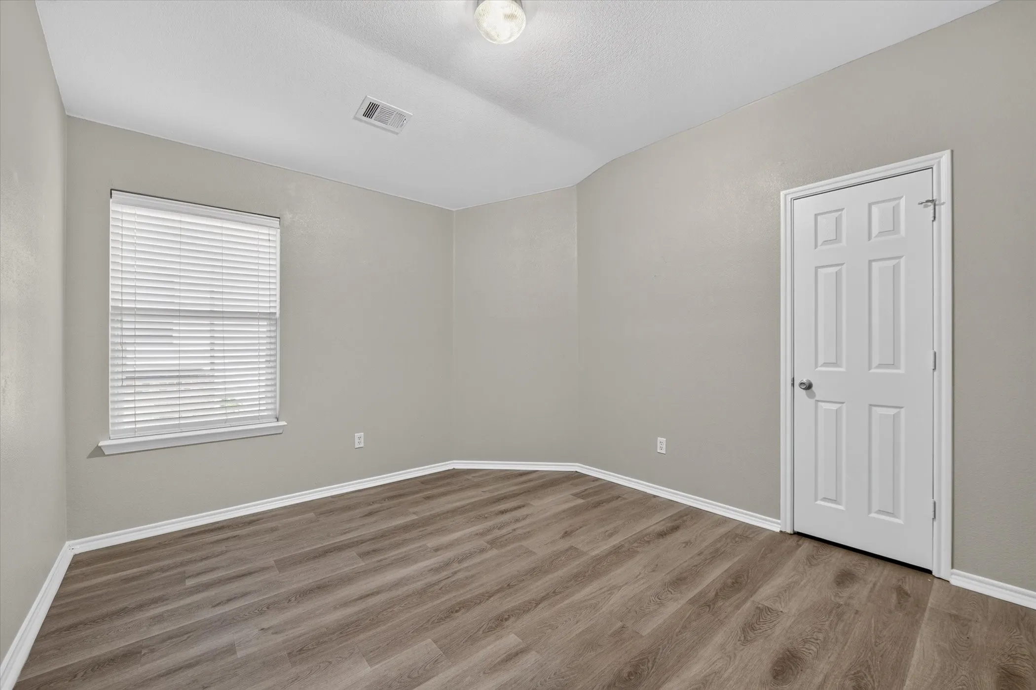 Single Family Residence For Sale in Tarrant County , 8809 Highland Orchard Drive, Fort Worth, Texas 76179, 3 Bedroom, 2 Bathroom, 2 Garage spaces, 1,451 Sqft, built in 2005, mls#21414260, Real Estate Agent in Fort Worth, Homes For Sale in Tarrant county, Homes For Sale in Fort Worth, Realtor in Fort Worth Texas, Real Estate Brokerage Independent Realty Texas, Luminita Cordes Realtor