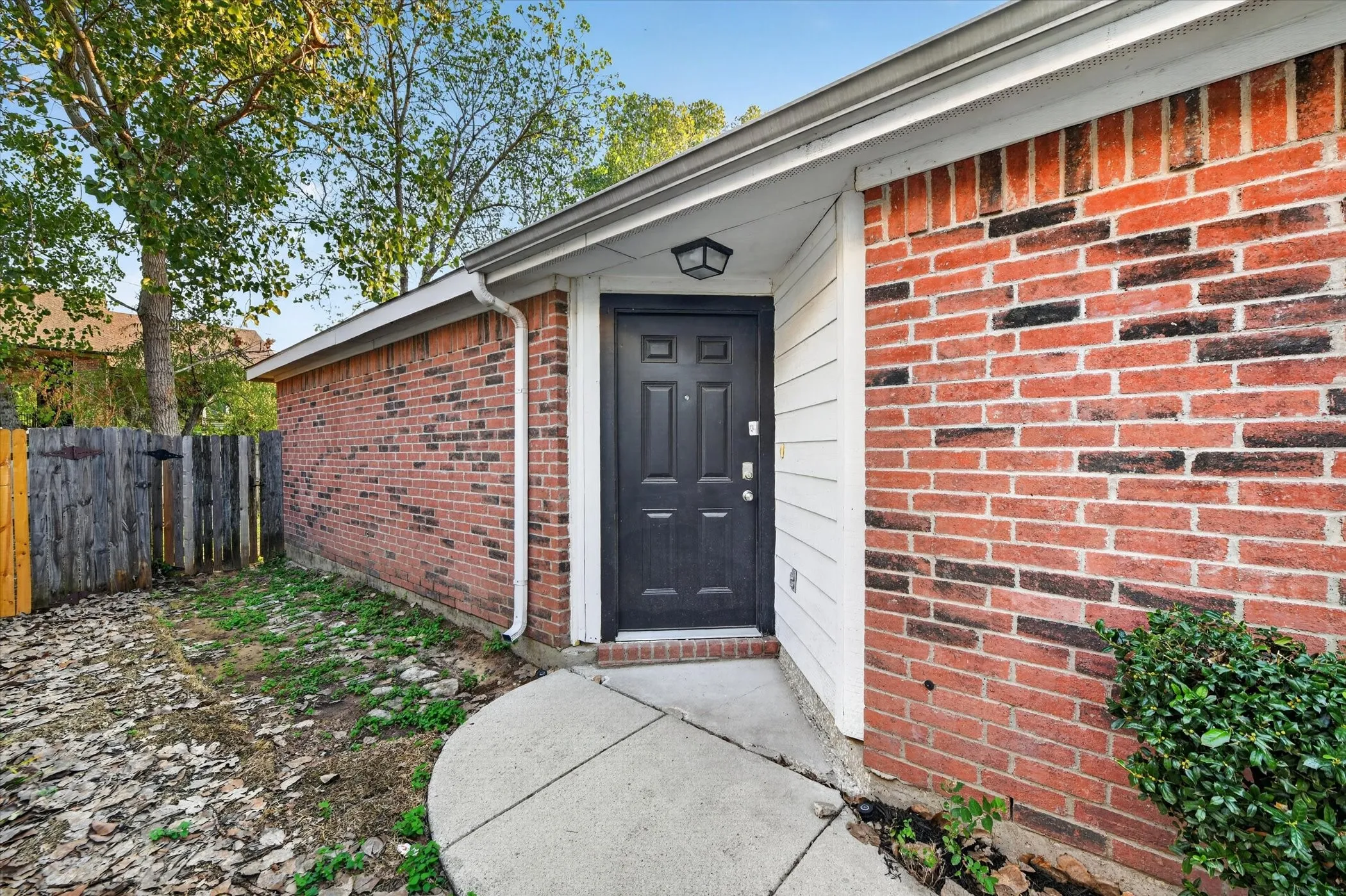 Single Family Residence For Sale in Tarrant County , 8809 Highland Orchard Drive, Fort Worth, Texas 76179, 3 Bedroom, 2 Bathroom, 2 Garage spaces, 1,451 Sqft, built in 2005, mls#21414260, Real Estate Agent in Fort Worth, Homes For Sale in Tarrant county, Homes For Sale in Fort Worth, Realtor in Fort Worth Texas, Real Estate Brokerage Independent Realty Texas, Luminita Cordes Realtor