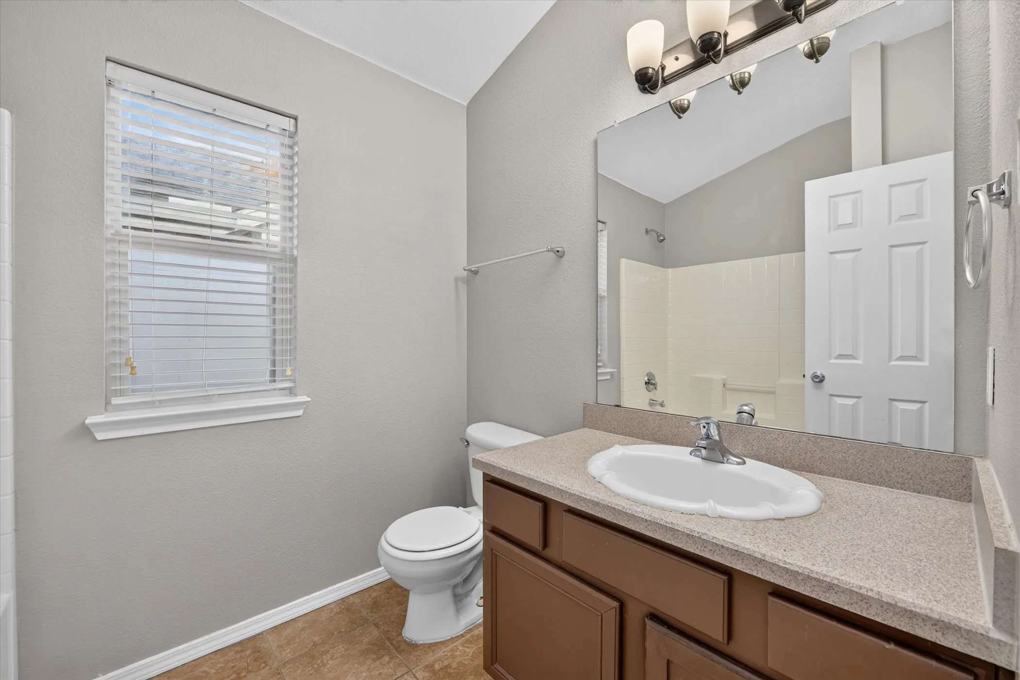 Single Family Residence For Sale in Tarrant County , 8809 Highland Orchard Drive, Fort Worth, Texas 76179, 3 Bedroom, 2 Bathroom, 2 Garage spaces, 1,451 Sqft, built in 2005, mls#21414260, Real Estate Agent in Fort Worth, Homes For Sale in Tarrant county, Homes For Sale in Fort Worth, Realtor in Fort Worth Texas, Real Estate Brokerage Independent Realty Texas, Luminita Cordes Realtor