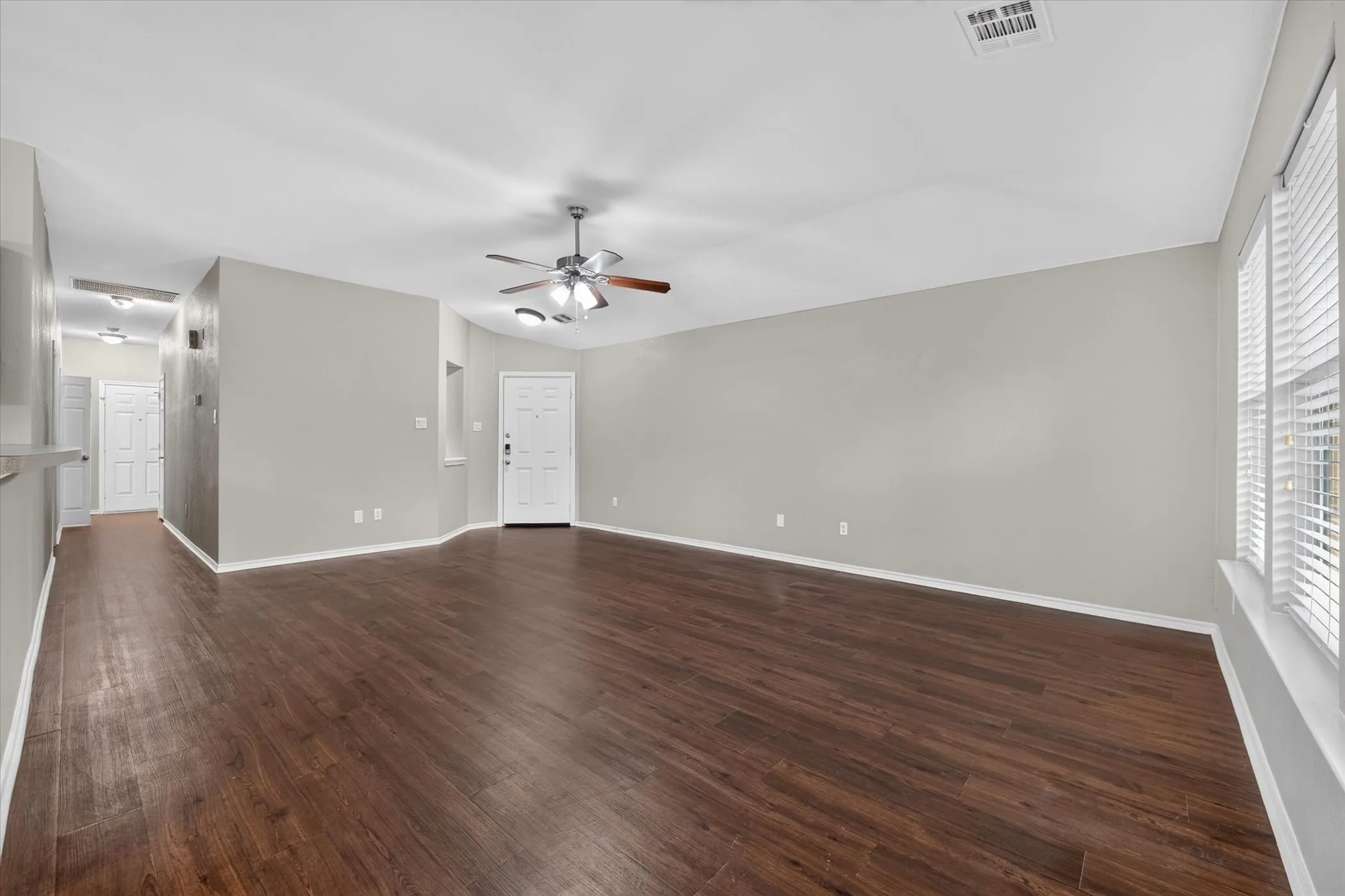 Single Family Residence For Sale in Tarrant County , 8809 Highland Orchard Drive, Fort Worth, Texas 76179, 3 Bedroom, 2 Bathroom, 2 Garage spaces, 1,451 Sqft, built in 2005, mls#21414260, Real Estate Agent in Fort Worth, Homes For Sale in Tarrant county, Homes For Sale in Fort Worth, Realtor in Fort Worth Texas, Real Estate Brokerage Independent Realty Texas, Luminita Cordes Realtor