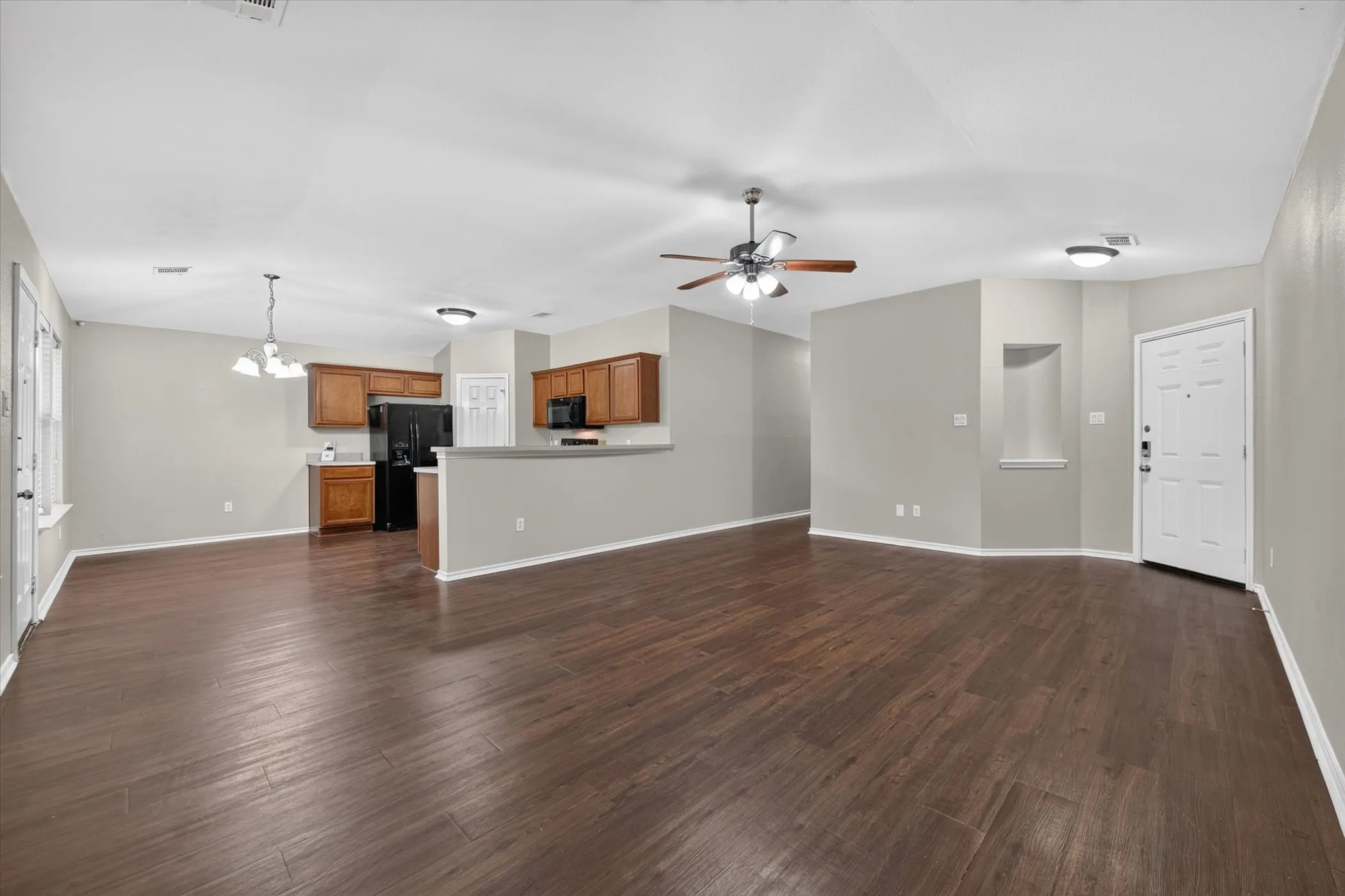 Single Family Residence For Sale in Tarrant County , 8809 Highland Orchard Drive, Fort Worth, Texas 76179, 3 Bedroom, 2 Bathroom, 2 Garage spaces, 1,451 Sqft, built in 2005, mls#21414260, Real Estate Agent in Fort Worth, Homes For Sale in Tarrant county, Homes For Sale in Fort Worth, Realtor in Fort Worth Texas, Real Estate Brokerage Independent Realty Texas, Luminita Cordes Realtor