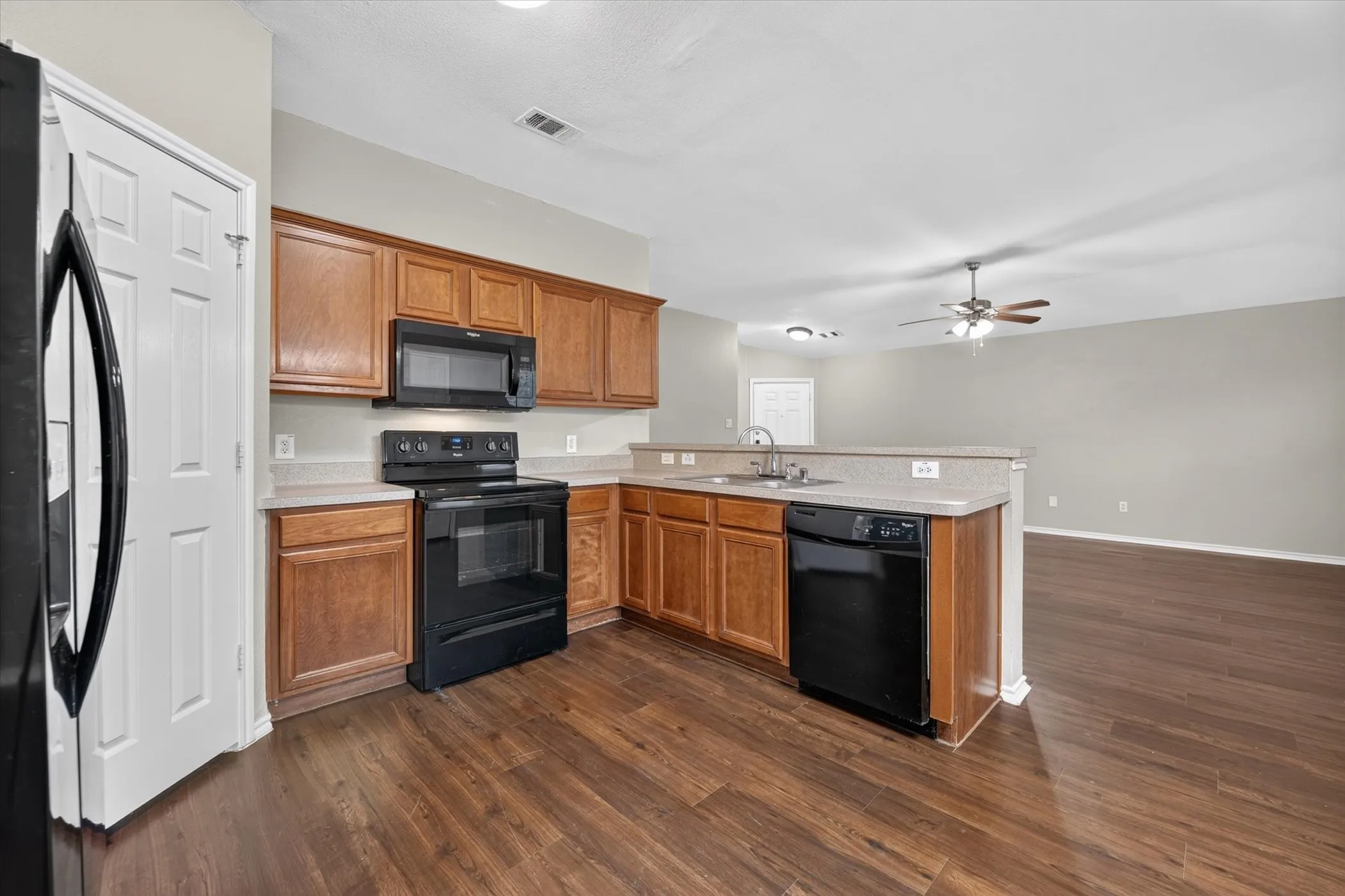 Single Family Residence For Sale in Tarrant County , 8809 Highland Orchard Drive, Fort Worth, Texas 76179, 3 Bedroom, 2 Bathroom, 2 Garage spaces, 1,451 Sqft, built in 2005, mls#21414260, Real Estate Agent in Fort Worth, Homes For Sale in Tarrant county, Homes For Sale in Fort Worth, Realtor in Fort Worth Texas, Real Estate Brokerage Independent Realty Texas, Luminita Cordes Realtor