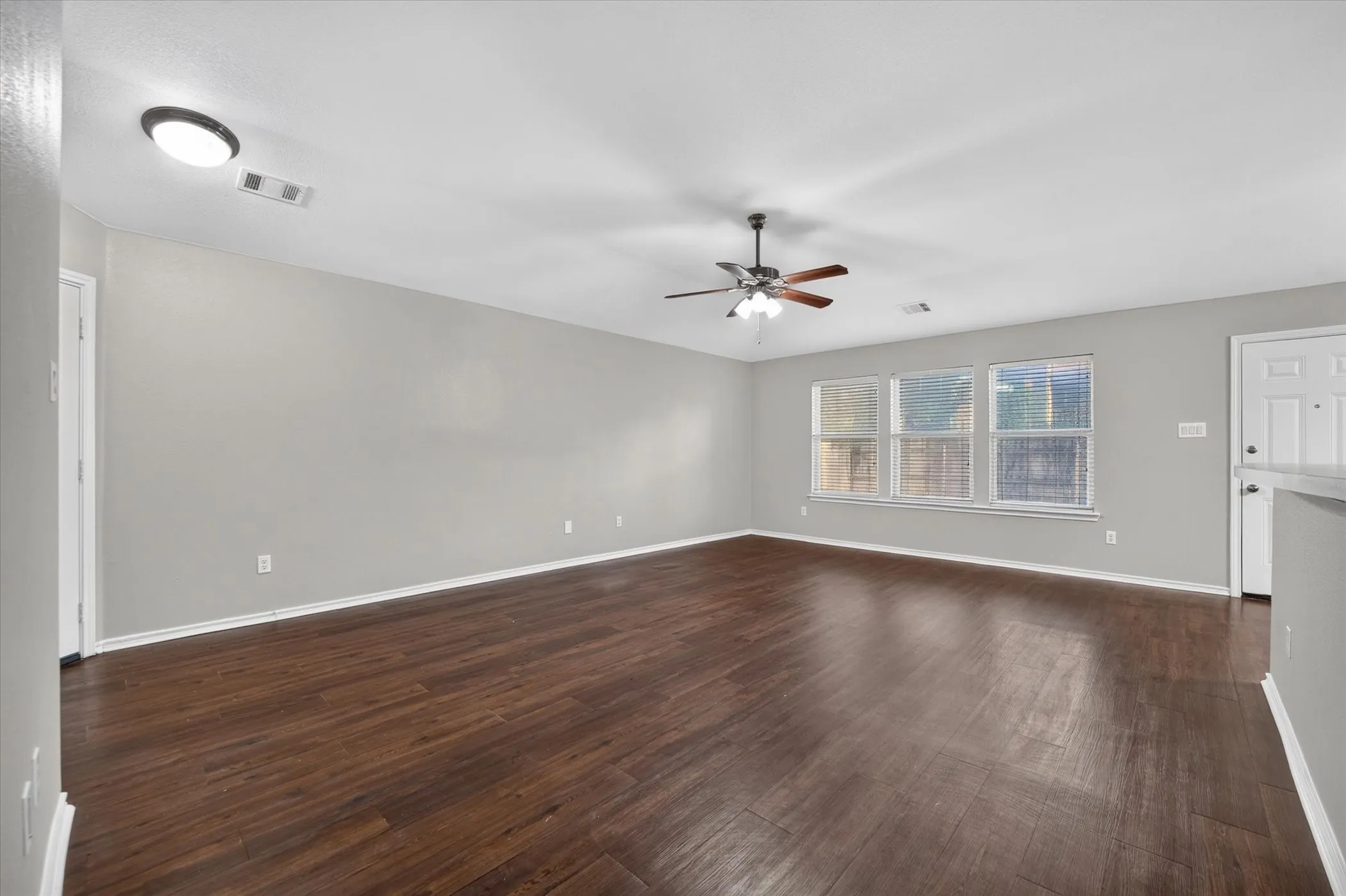 Single Family Residence For Sale in Tarrant County , 8809 Highland Orchard Drive, Fort Worth, Texas 76179, 3 Bedroom, 2 Bathroom, 2 Garage spaces, 1,451 Sqft, built in 2005, mls#21414260, Real Estate Agent in Fort Worth, Homes For Sale in Tarrant county, Homes For Sale in Fort Worth, Realtor in Fort Worth Texas, Real Estate Brokerage Independent Realty Texas, Luminita Cordes Realtor