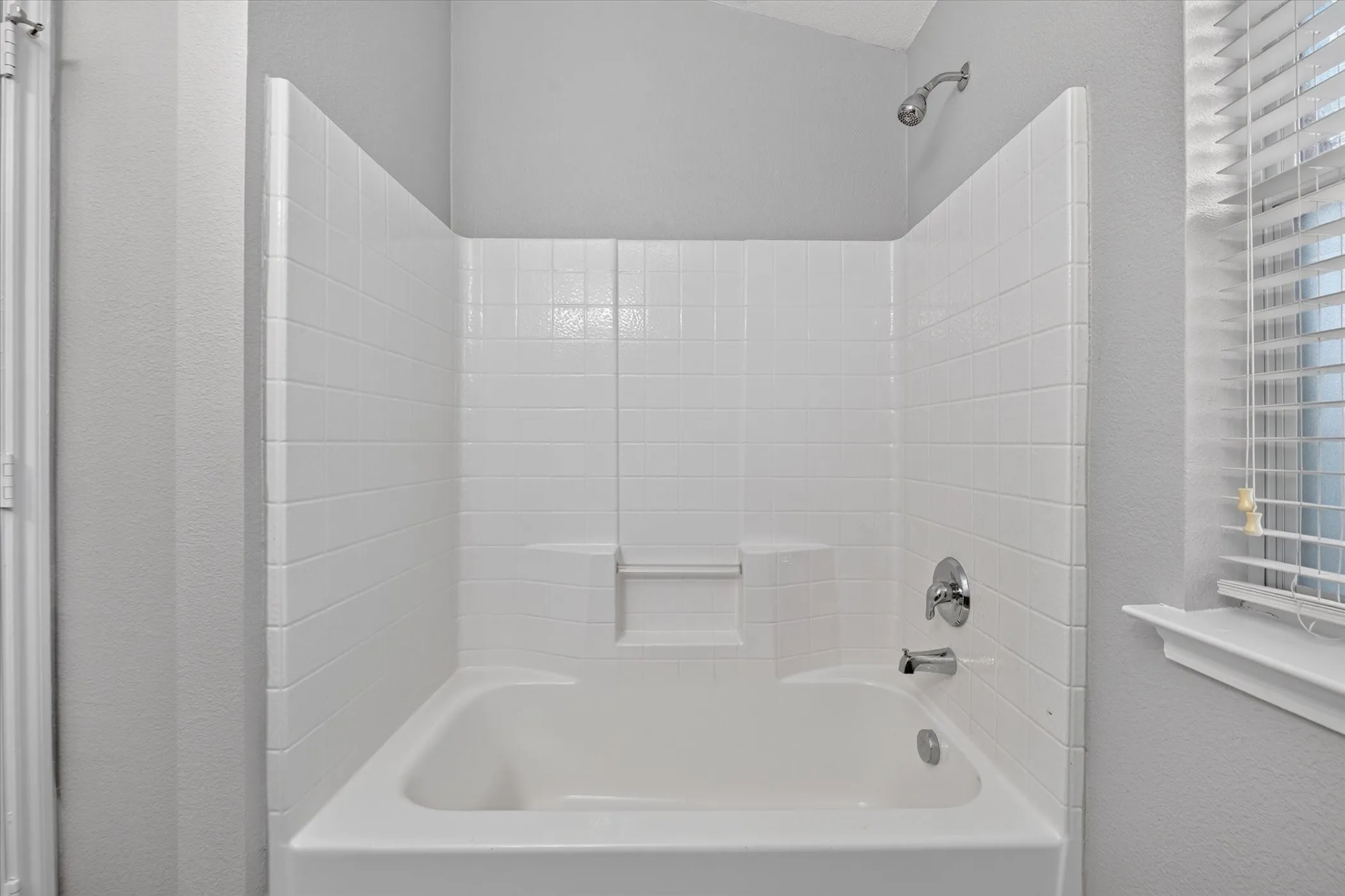 Single Family Residence For Sale in Tarrant County , 8809 Highland Orchard Drive, Fort Worth, Texas 76179, 3 Bedroom, 2 Bathroom, 2 Garage spaces, 1,451 Sqft, built in 2005, mls#21414260, Real Estate Agent in Fort Worth, Homes For Sale in Tarrant county, Homes For Sale in Fort Worth, Realtor in Fort Worth Texas, Real Estate Brokerage Independent Realty Texas, Luminita Cordes Realtor