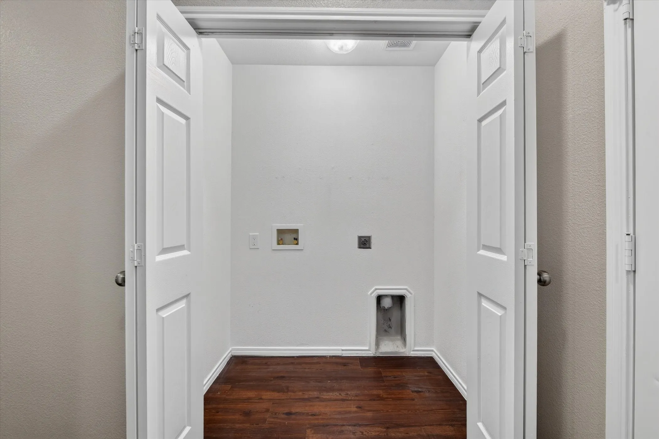 Single Family Residence For Sale in Tarrant County , 8809 Highland Orchard Drive, Fort Worth, Texas 76179, 3 Bedroom, 2 Bathroom, 2 Garage spaces, 1,451 Sqft, built in 2005, mls#21414260, Real Estate Agent in Fort Worth, Homes For Sale in Tarrant county, Homes For Sale in Fort Worth, Realtor in Fort Worth Texas, Real Estate Brokerage Independent Realty Texas, Luminita Cordes Realtor