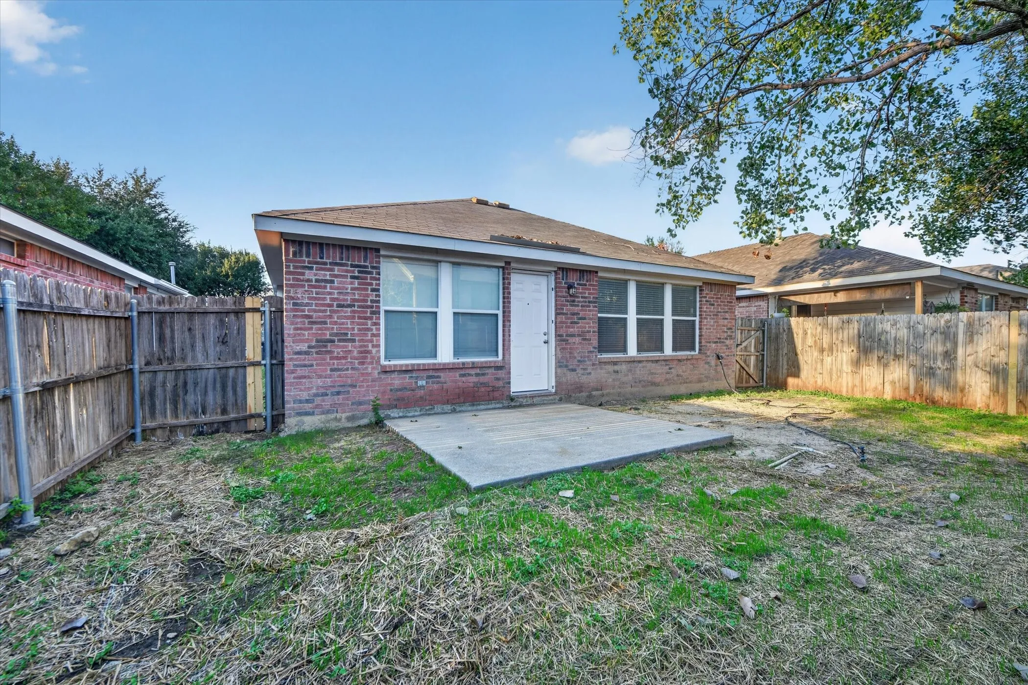 Single Family Residence For Sale in Tarrant County , 8809 Highland Orchard Drive, Fort Worth, Texas 76179, 3 Bedroom, 2 Bathroom, 2 Garage spaces, 1,451 Sqft, built in 2005, mls#21414260, Real Estate Agent in Fort Worth, Homes For Sale in Tarrant county, Homes For Sale in Fort Worth, Realtor in Fort Worth Texas, Real Estate Brokerage Independent Realty Texas, Luminita Cordes Realtor