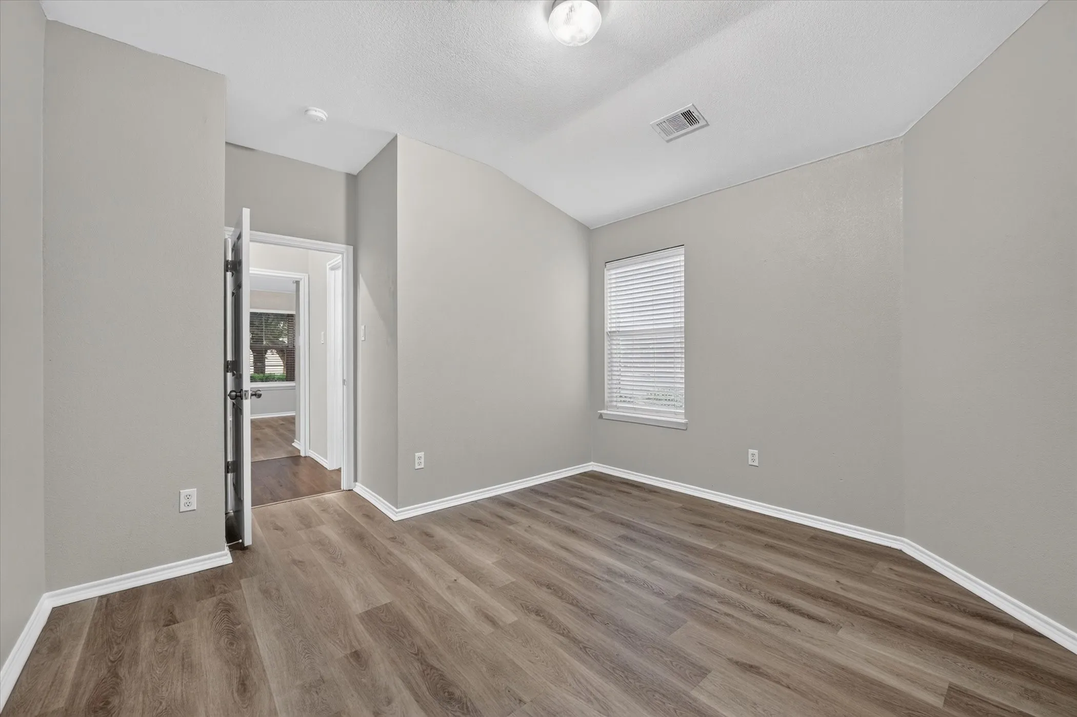 Single Family Residence For Sale in Tarrant County , 8809 Highland Orchard Drive, Fort Worth, Texas 76179, 3 Bedroom, 2 Bathroom, 2 Garage spaces, 1,451 Sqft, built in 2005, mls#21414260, Real Estate Agent in Fort Worth, Homes For Sale in Tarrant county, Homes For Sale in Fort Worth, Realtor in Fort Worth Texas, Real Estate Brokerage Independent Realty Texas, Luminita Cordes Realtor