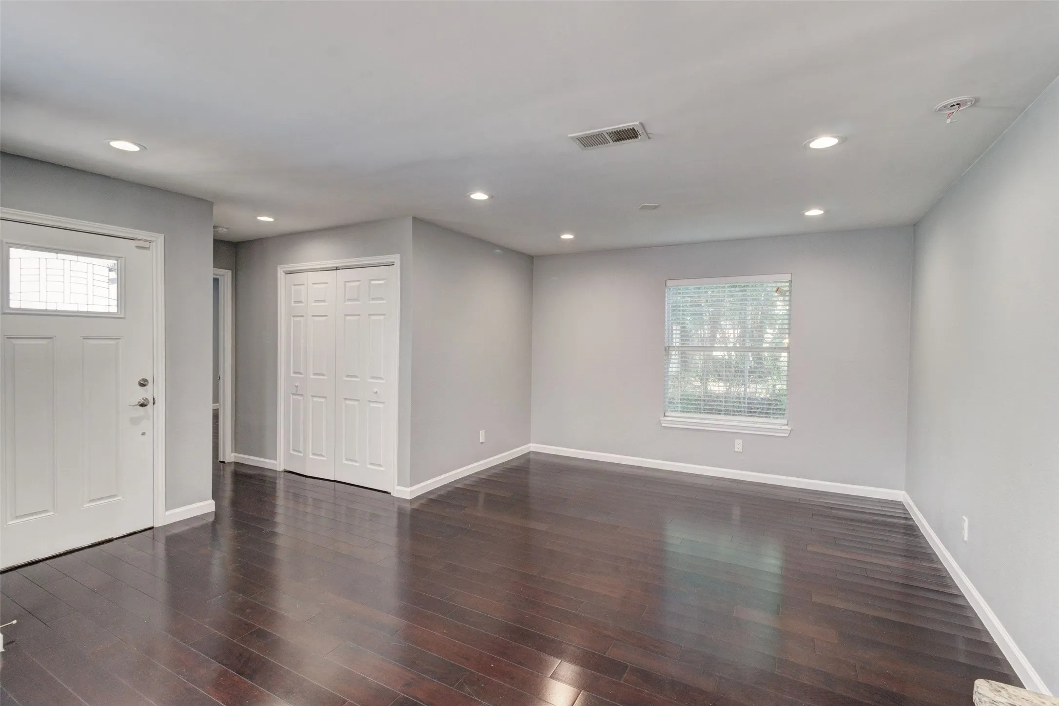 Single Family Residence For Rent in Dallas County , 2327 Arroyo Avenue, Dallas, Texas 75219, 3 Bedroom, 2 Bathroom, Garage spaces, 1,509 Sqft, built in 2001, mls#21412006, Real Estate Agent in Dallas, Homes For Rent in Dallas county, Homes For Rent in Dallas, Realtor in Dallas Texas, Real Estate Brokerage Independent Realty Texas, Luminita Cordes Realtor
