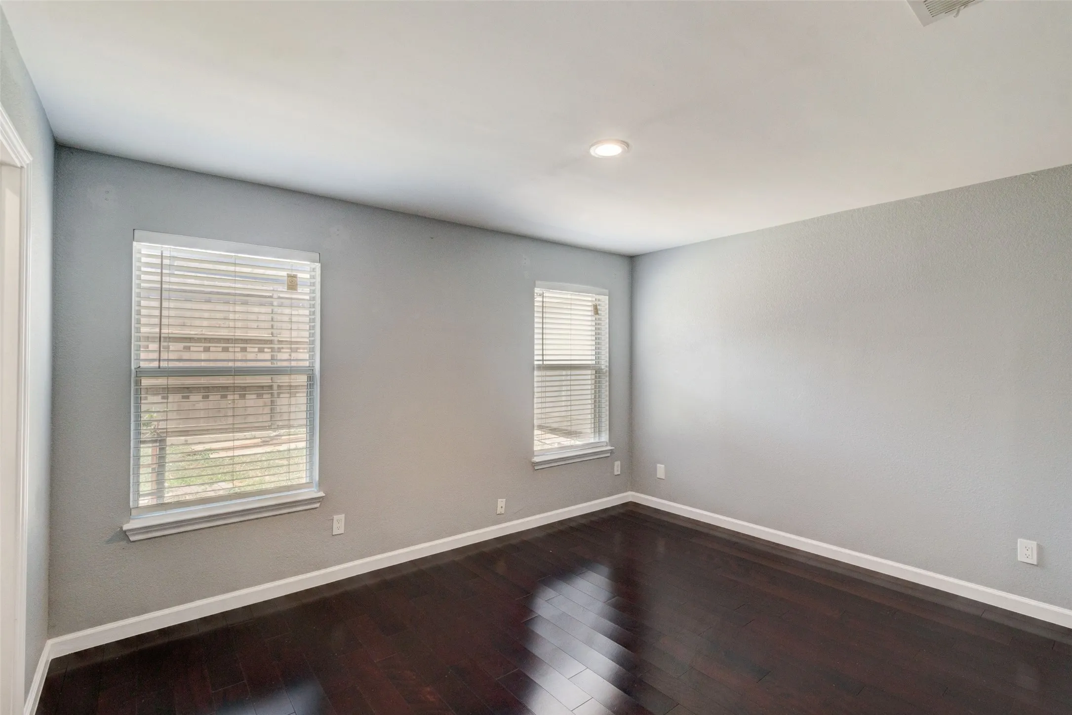 Single Family Residence For Rent in Dallas County , 2327 Arroyo Avenue, Dallas, Texas 75219, 3 Bedroom, 2 Bathroom, Garage spaces, 1,509 Sqft, built in 2001, mls#21412006, Real Estate Agent in Dallas, Homes For Rent in Dallas county, Homes For Rent in Dallas, Realtor in Dallas Texas, Real Estate Brokerage Independent Realty Texas, Luminita Cordes Realtor