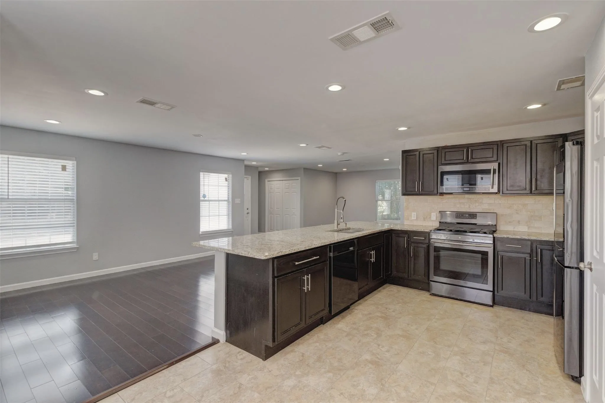 Single Family Residence For Rent in Dallas County , 2327 Arroyo Avenue, Dallas, Texas 75219, 3 Bedroom, 2 Bathroom, Garage spaces, 1,509 Sqft, built in 2001, mls#21412006, Real Estate Agent in Dallas, Homes For Rent in Dallas county, Homes For Rent in Dallas, Realtor in Dallas Texas, Real Estate Brokerage Independent Realty Texas, Luminita Cordes Realtor