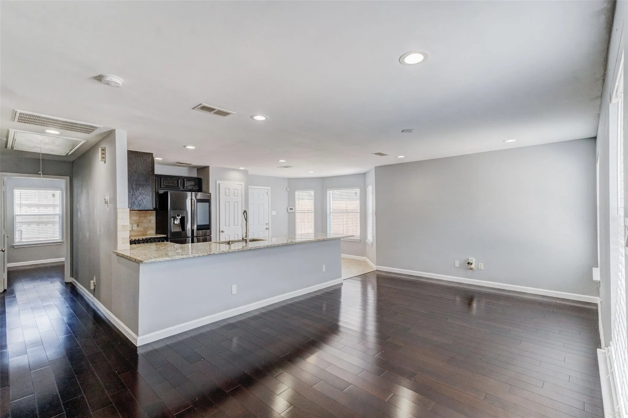 Single Family Residence For Rent in Dallas County , 2327 Arroyo Avenue, Dallas, Texas 75219, 3 Bedroom, 2 Bathroom, Garage spaces, 1,509 Sqft, built in 2001, mls#21412006, Real Estate Agent in Dallas, Homes For Rent in Dallas county, Homes For Rent in Dallas, Realtor in Dallas Texas, Real Estate Brokerage Independent Realty Texas, Luminita Cordes Realtor