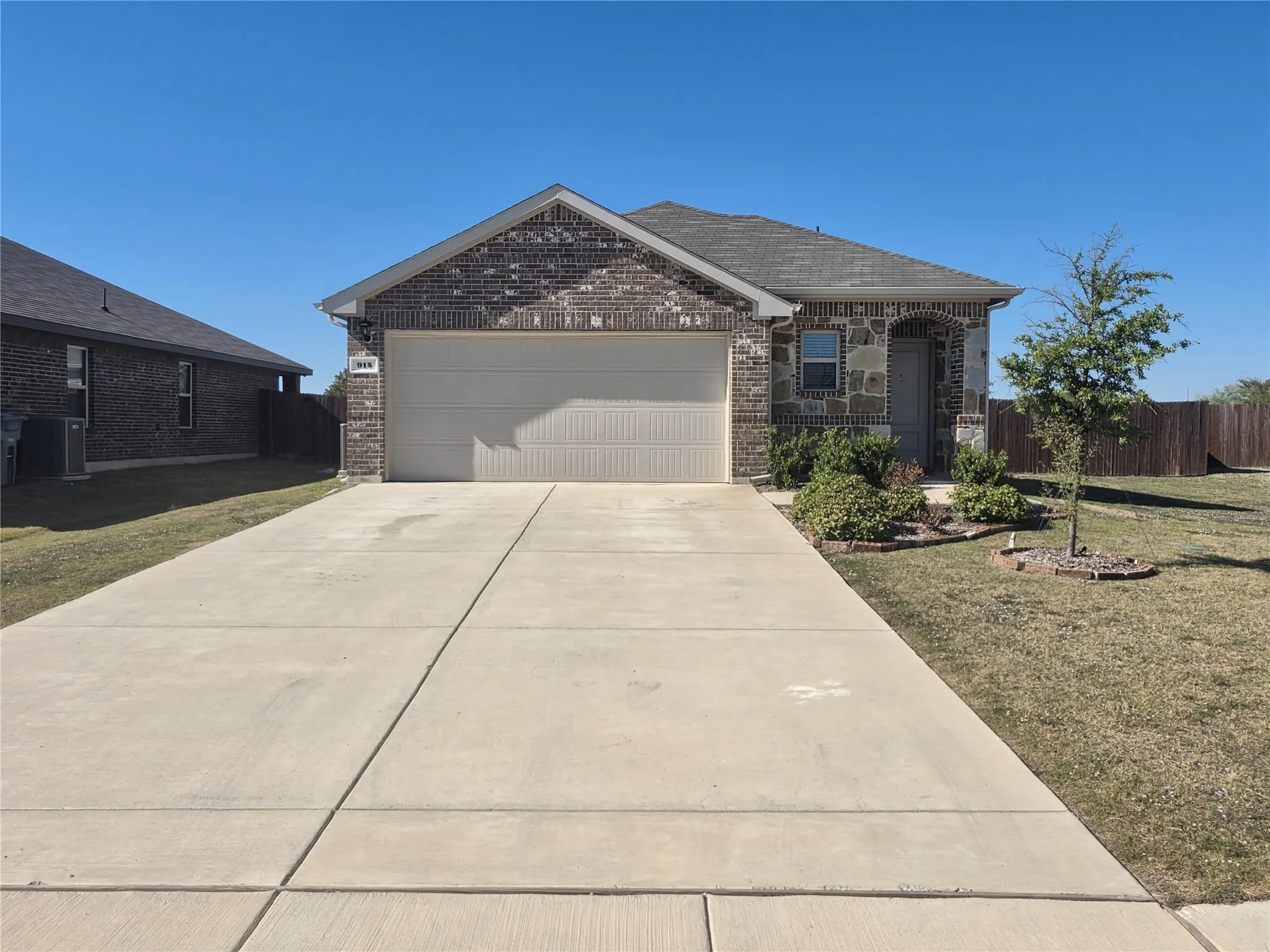 Single Family Residence For Rent in Dallas County , 915 Presleigh Drive, Dallas, Texas 75253, 3 Bedroom, 2 Bathroom, 2 Garage spaces, 1,565 Sqft, built in 2023, mls#21414071, Real Estate Agent in Dallas, Homes For Rent in Dallas county, Homes For Rent in Dallas, Realtor in Dallas Texas, Real Estate Brokerage Independent Realty Texas, Luminita Cordes Realtor