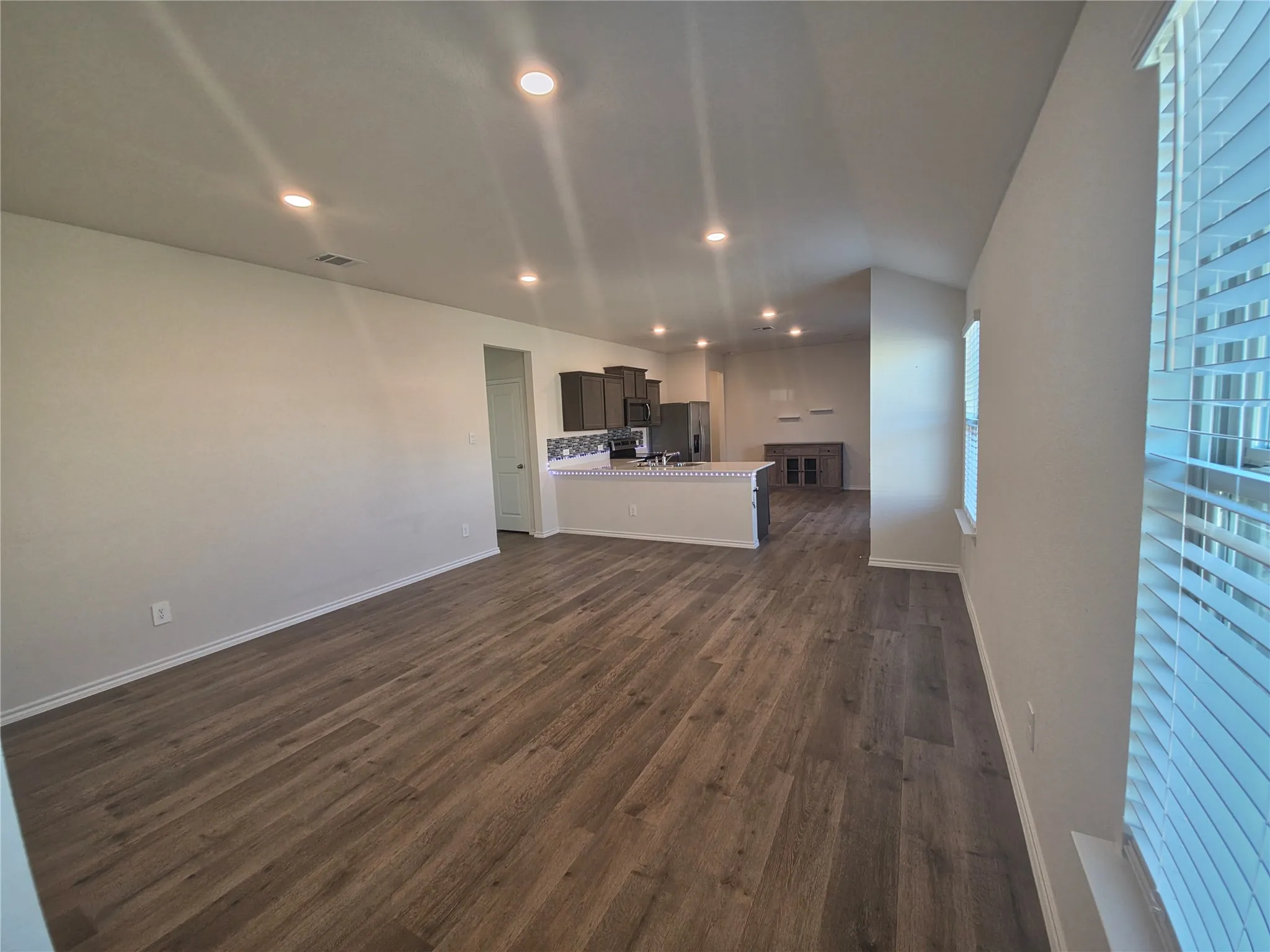 Single Family Residence For Rent in Dallas County , 915 Presleigh Drive, Dallas, Texas 75253, 3 Bedroom, 2 Bathroom, 2 Garage spaces, 1,565 Sqft, built in 2023, mls#21414071, Real Estate Agent in Dallas, Homes For Rent in Dallas county, Homes For Rent in Dallas, Realtor in Dallas Texas, Real Estate Brokerage Independent Realty Texas, Luminita Cordes Realtor