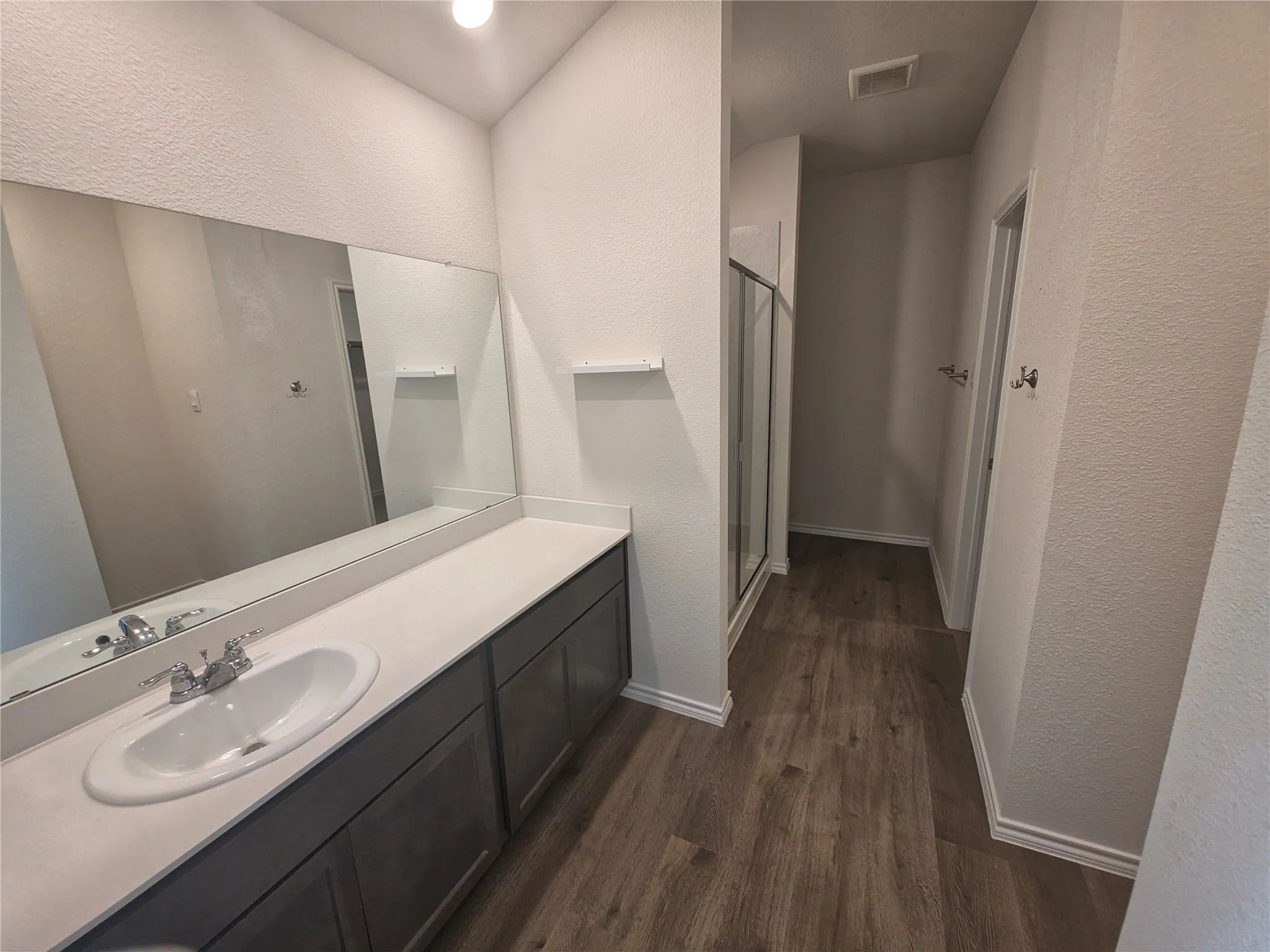 Single Family Residence For Rent in Dallas County , 915 Presleigh Drive, Dallas, Texas 75253, 3 Bedroom, 2 Bathroom, 2 Garage spaces, 1,565 Sqft, built in 2023, mls#21414071, Real Estate Agent in Dallas, Homes For Rent in Dallas county, Homes For Rent in Dallas, Realtor in Dallas Texas, Real Estate Brokerage Independent Realty Texas, Luminita Cordes Realtor