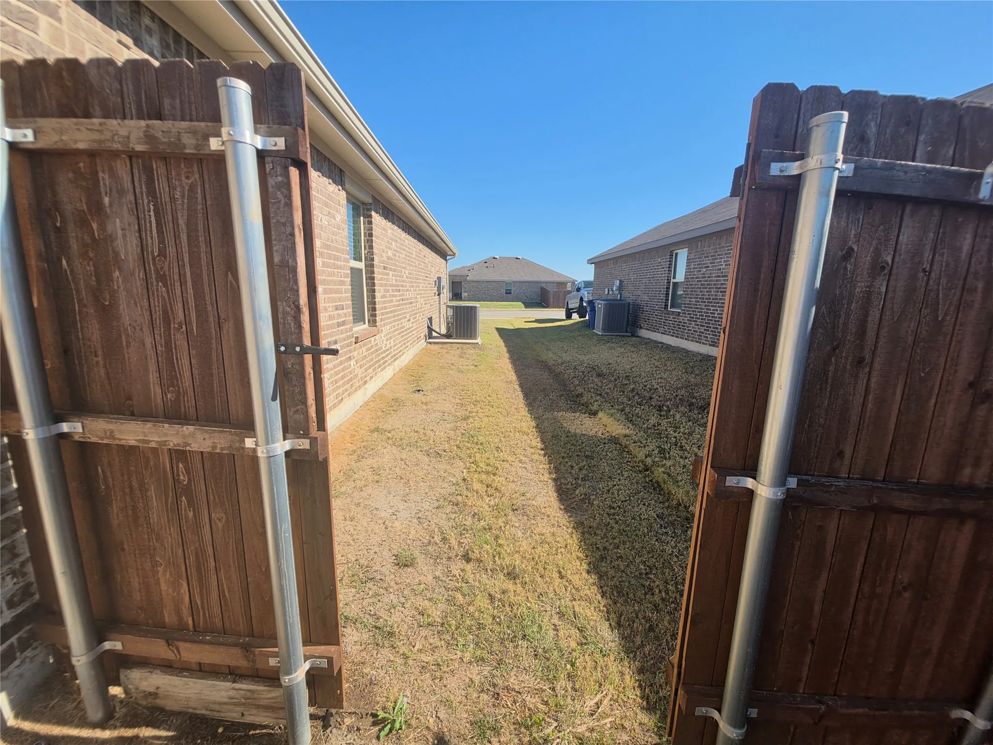 Single Family Residence For Rent in Dallas County , 915 Presleigh Drive, Dallas, Texas 75253, 3 Bedroom, 2 Bathroom, 2 Garage spaces, 1,565 Sqft, built in 2023, mls#21414071, Real Estate Agent in Dallas, Homes For Rent in Dallas county, Homes For Rent in Dallas, Realtor in Dallas Texas, Real Estate Brokerage Independent Realty Texas, Luminita Cordes Realtor