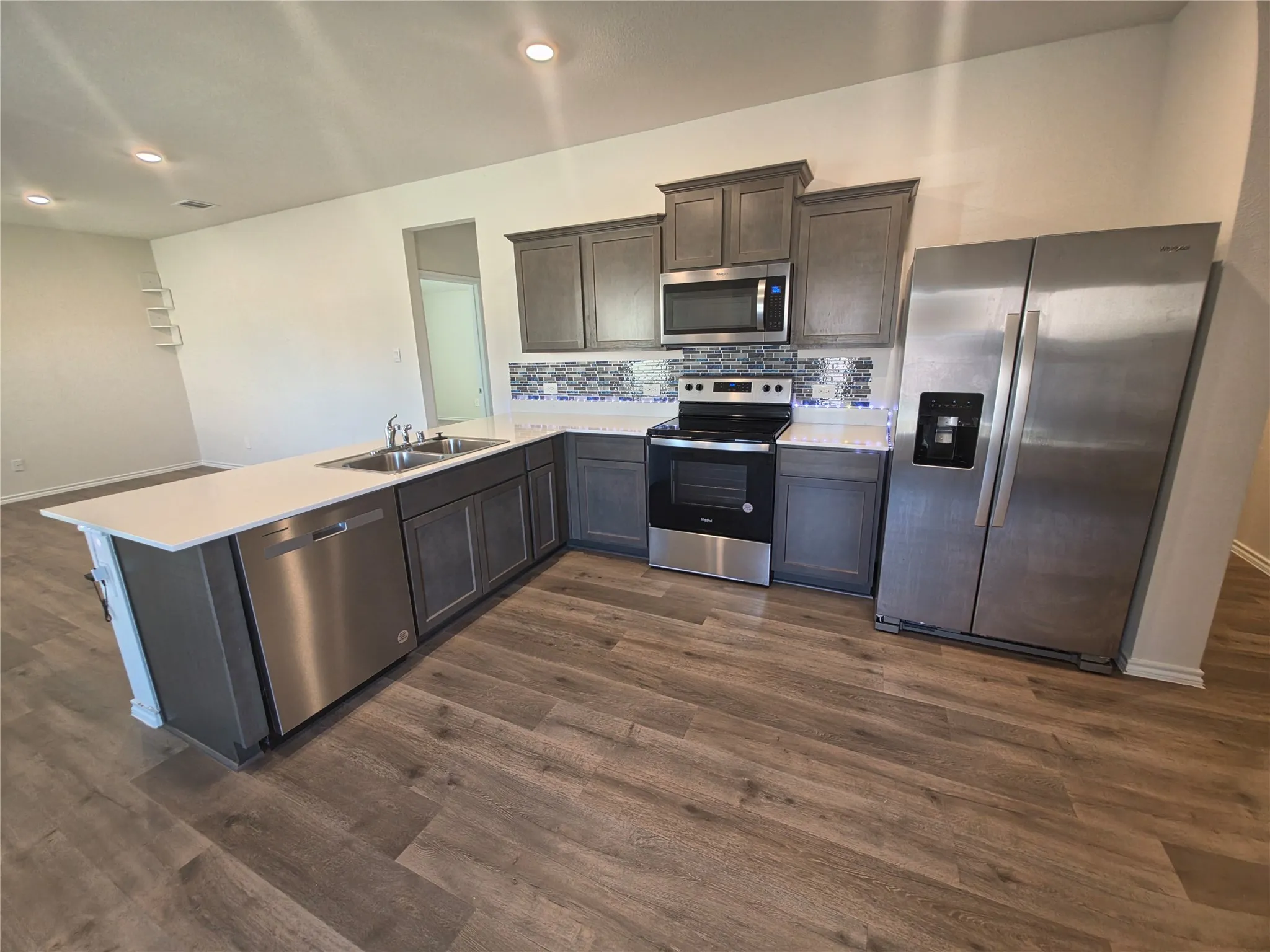 Single Family Residence For Rent in Dallas County , 915 Presleigh Drive, Dallas, Texas 75253, 3 Bedroom, 2 Bathroom, 2 Garage spaces, 1,565 Sqft, built in 2023, mls#21414071, Real Estate Agent in Dallas, Homes For Rent in Dallas county, Homes For Rent in Dallas, Realtor in Dallas Texas, Real Estate Brokerage Independent Realty Texas, Luminita Cordes Realtor