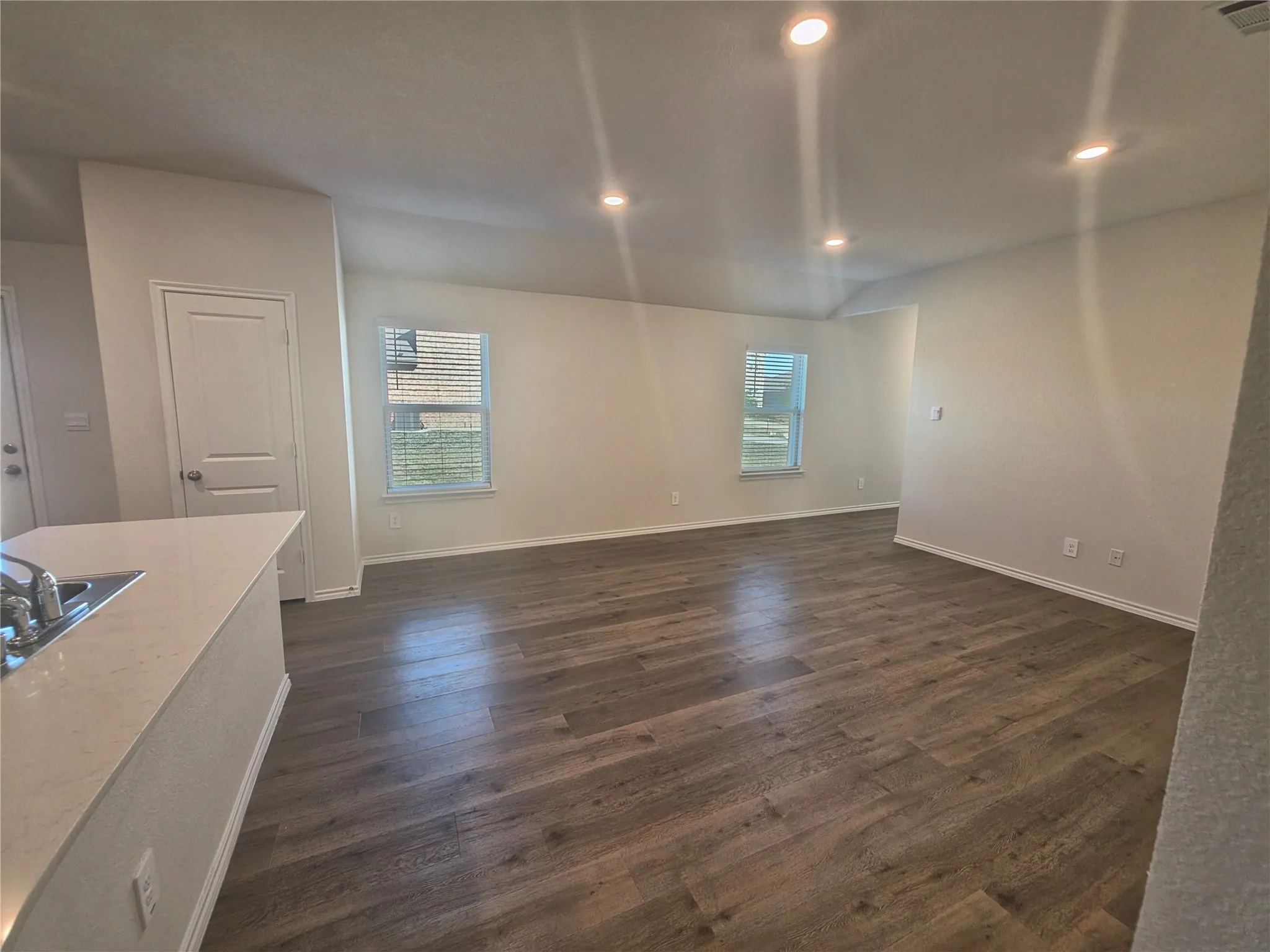 Single Family Residence For Rent in Dallas County , 915 Presleigh Drive, Dallas, Texas 75253, 3 Bedroom, 2 Bathroom, 2 Garage spaces, 1,565 Sqft, built in 2023, mls#21414071, Real Estate Agent in Dallas, Homes For Rent in Dallas county, Homes For Rent in Dallas, Realtor in Dallas Texas, Real Estate Brokerage Independent Realty Texas, Luminita Cordes Realtor