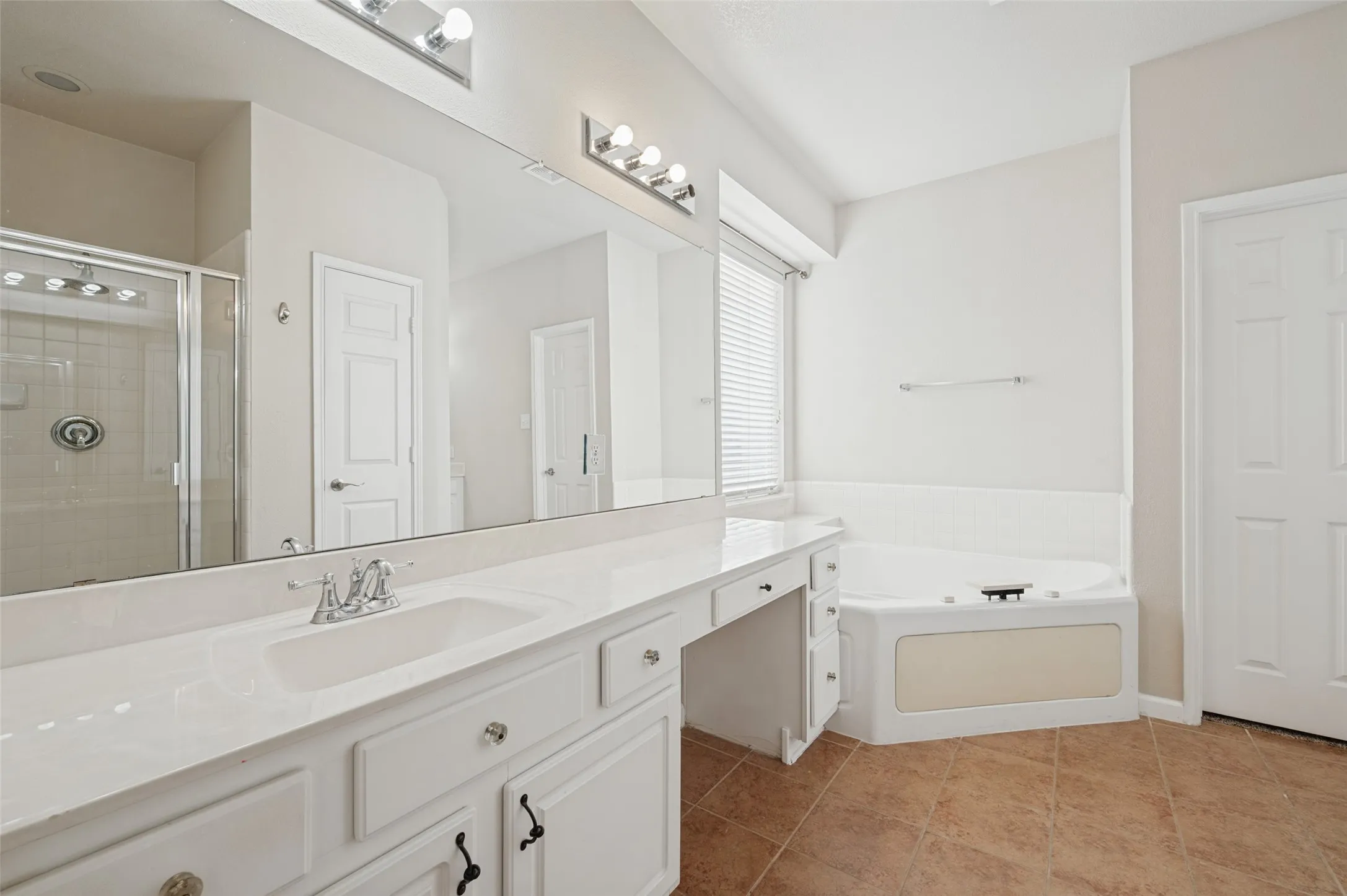 Single Family Residence For Rent in Collin County , 2804 Black Canyon Drive, Mc Kinney, Texas 75072, 4 Bedroom, 3 Bathroom, 2 Garage spaces, 2,488 Sqft, built in 2003, mls#21414385, Real Estate Agent in Mc Kinney, Homes For Rent in Collin county, Homes For Rent in Mc Kinney, Realtor in Mc Kinney Texas, Real Estate Brokerage Independent Realty Texas, Luminita Cordes Realtor
