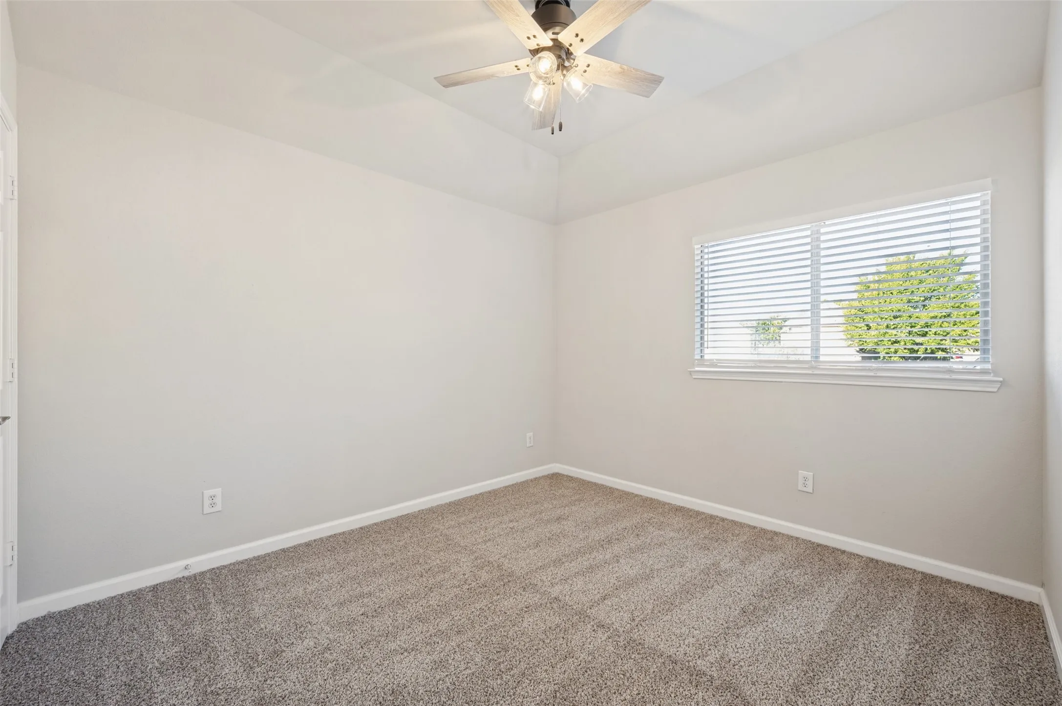 Single Family Residence For Rent in Collin County , 2804 Black Canyon Drive, Mc Kinney, Texas 75072, 4 Bedroom, 3 Bathroom, 2 Garage spaces, 2,488 Sqft, built in 2003, mls#21414385, Real Estate Agent in Mc Kinney, Homes For Rent in Collin county, Homes For Rent in Mc Kinney, Realtor in Mc Kinney Texas, Real Estate Brokerage Independent Realty Texas, Luminita Cordes Realtor