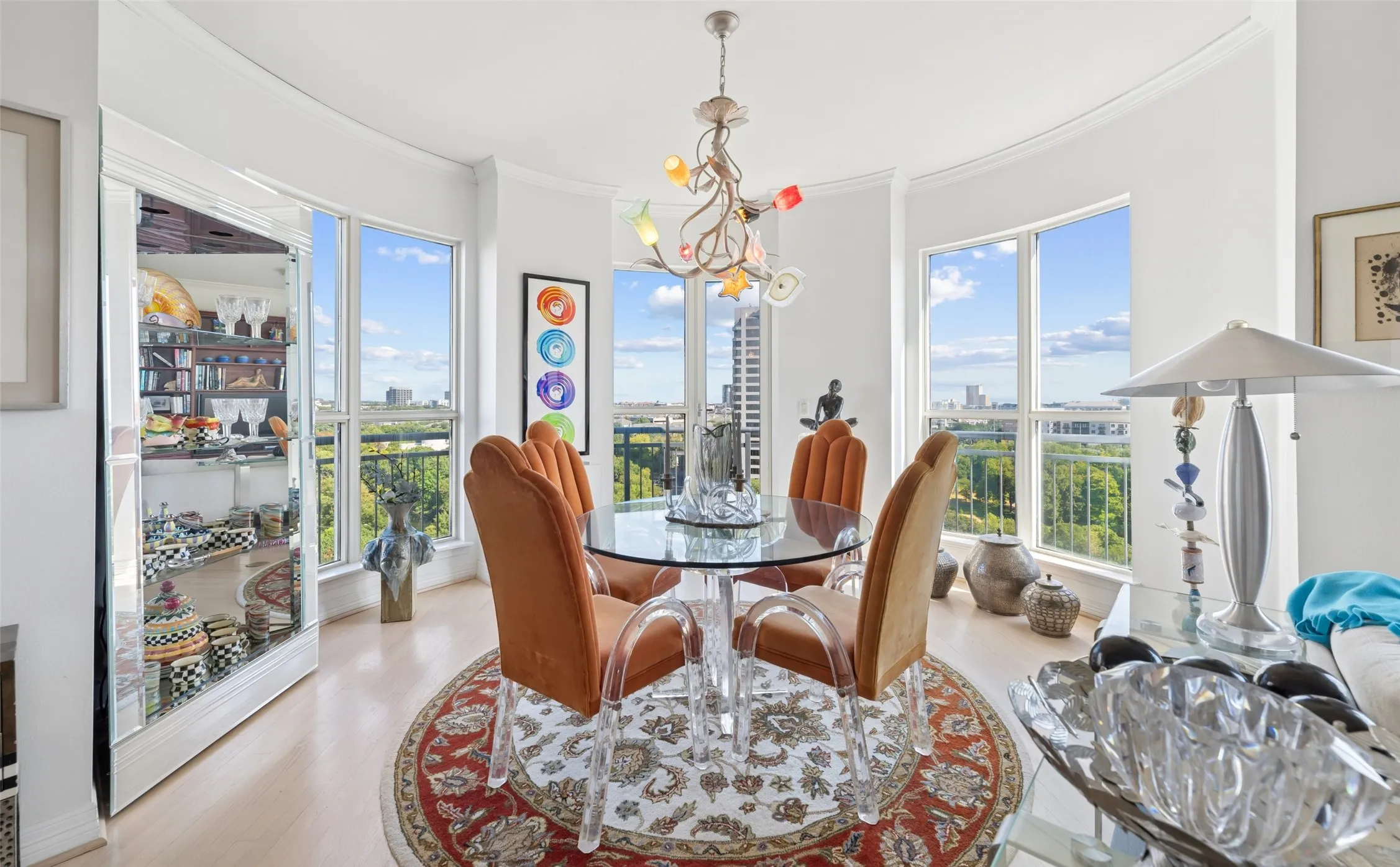 Condominium For Sale in Dallas County , 3401 Lee Parkway 1007, Dallas, Texas 75219, 1 Bedroom, 2 Bathroom, 2 Garage spaces, 1,304 Sqft, built in 1998, mls#21414409, Real Estate Agent in Dallas, Homes For Sale in Dallas county, Homes For Sale in Dallas, Realtor in Dallas Texas, Real Estate Brokerage Independent Realty Texas, Luminita Cordes Realtor