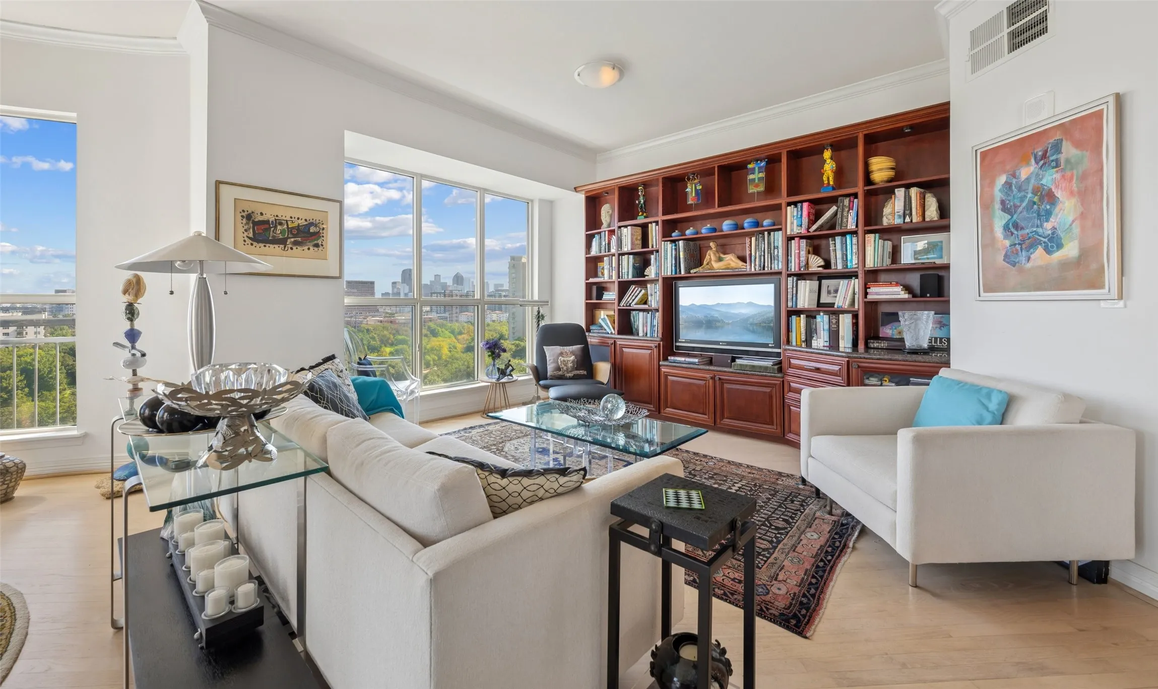 Condominium For Sale in Dallas County , 3401 Lee Parkway 1007, Dallas, Texas 75219, 1 Bedroom, 2 Bathroom, 2 Garage spaces, 1,304 Sqft, built in 1998, mls#21414409, Real Estate Agent in Dallas, Homes For Sale in Dallas county, Homes For Sale in Dallas, Realtor in Dallas Texas, Real Estate Brokerage Independent Realty Texas, Luminita Cordes Realtor