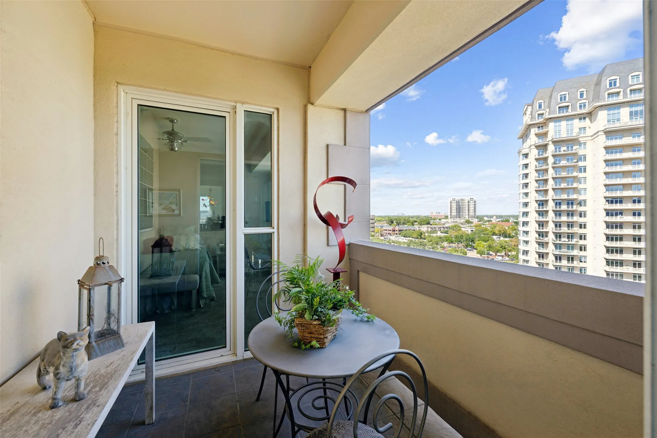 Condominium For Sale in Dallas County , 3401 Lee Parkway 1007, Dallas, Texas 75219, 1 Bedroom, 2 Bathroom, 2 Garage spaces, 1,304 Sqft, built in 1998, mls#21414409, Real Estate Agent in Dallas, Homes For Sale in Dallas county, Homes For Sale in Dallas, Realtor in Dallas Texas, Real Estate Brokerage Independent Realty Texas, Luminita Cordes Realtor