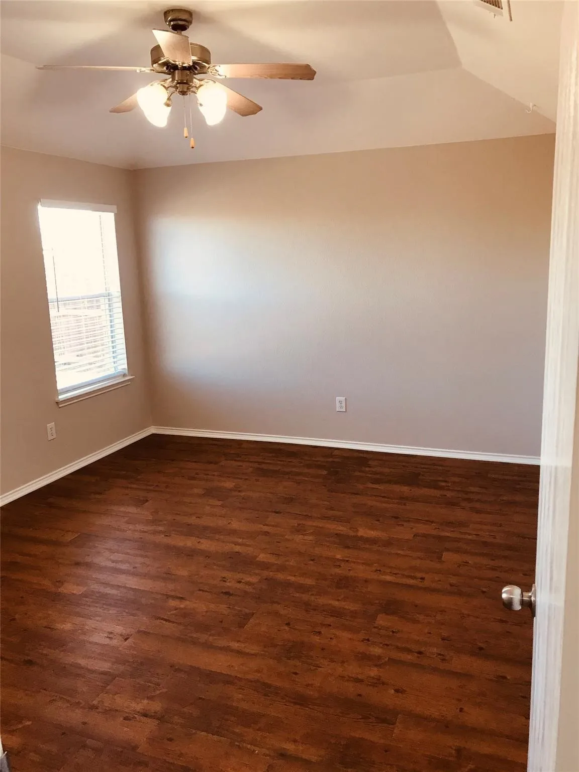 Single Family Residence For Rent in Ellis County , 1321 Yukon, Midlothian, Texas 76065, 3 Bedroom, 2 Bathroom, 2 Garage spaces, 1,597 Sqft, built in 2005, mls#21414463, Real Estate Agent in Midlothian, Homes For Rent in Ellis county, Homes For Rent in Midlothian, Realtor in Midlothian Texas, Real Estate Brokerage Independent Realty Texas, Luminita Cordes Realtor