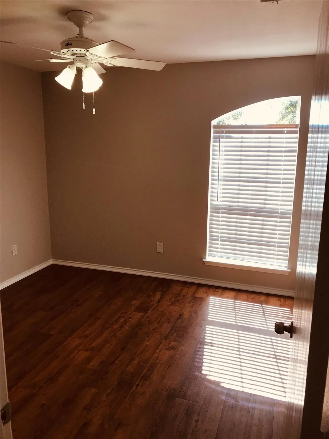 Single Family Residence For Rent in Ellis County , 1321 Yukon, Midlothian, Texas 76065, 3 Bedroom, 2 Bathroom, 2 Garage spaces, 1,597 Sqft, built in 2005, mls#21414463, Real Estate Agent in Midlothian, Homes For Rent in Ellis county, Homes For Rent in Midlothian, Realtor in Midlothian Texas, Real Estate Brokerage Independent Realty Texas, Luminita Cordes Realtor