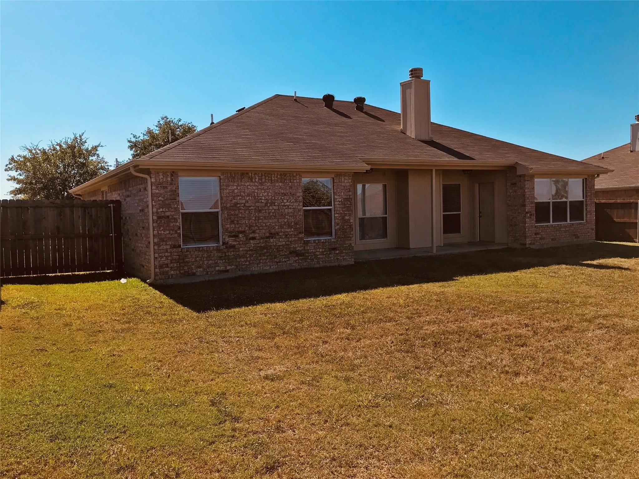 Single Family Residence For Rent in Ellis County , 1321 Yukon, Midlothian, Texas 76065, 3 Bedroom, 2 Bathroom, 2 Garage spaces, 1,597 Sqft, built in 2005, mls#21414463, Real Estate Agent in Midlothian, Homes For Rent in Ellis county, Homes For Rent in Midlothian, Realtor in Midlothian Texas, Real Estate Brokerage Independent Realty Texas, Luminita Cordes Realtor