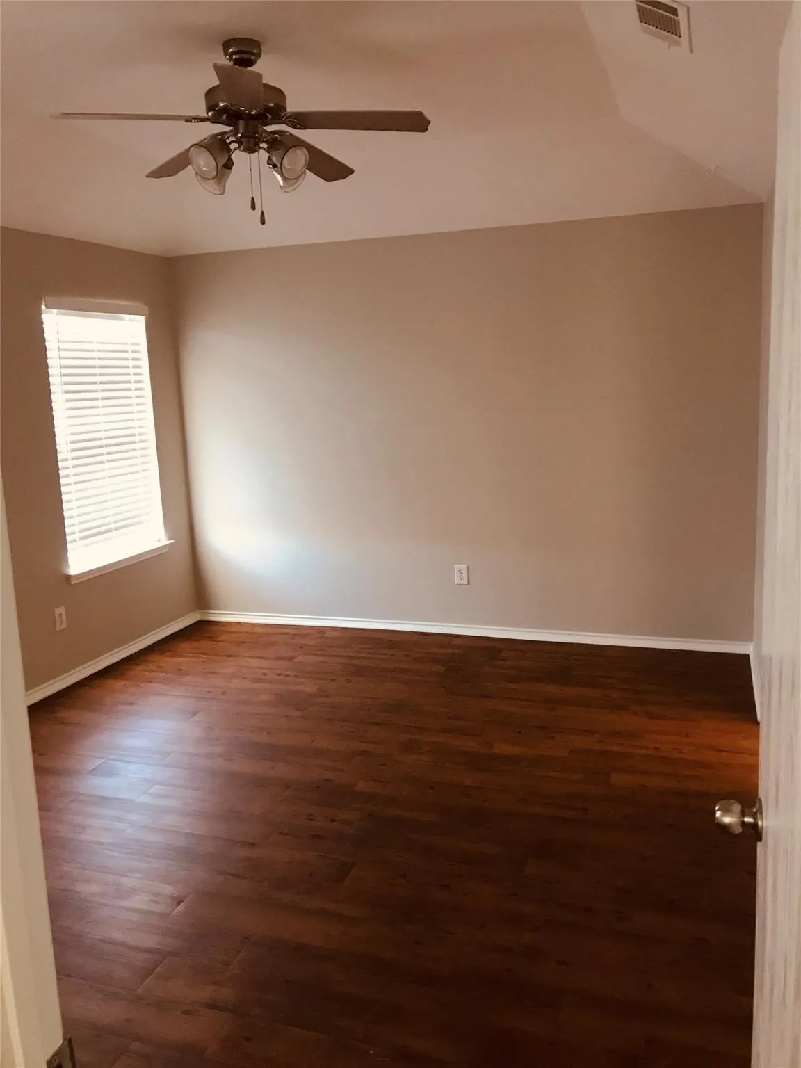 Single Family Residence For Rent in Ellis County , 1321 Yukon, Midlothian, Texas 76065, 3 Bedroom, 2 Bathroom, 2 Garage spaces, 1,597 Sqft, built in 2005, mls#21414463, Real Estate Agent in Midlothian, Homes For Rent in Ellis county, Homes For Rent in Midlothian, Realtor in Midlothian Texas, Real Estate Brokerage Independent Realty Texas, Luminita Cordes Realtor