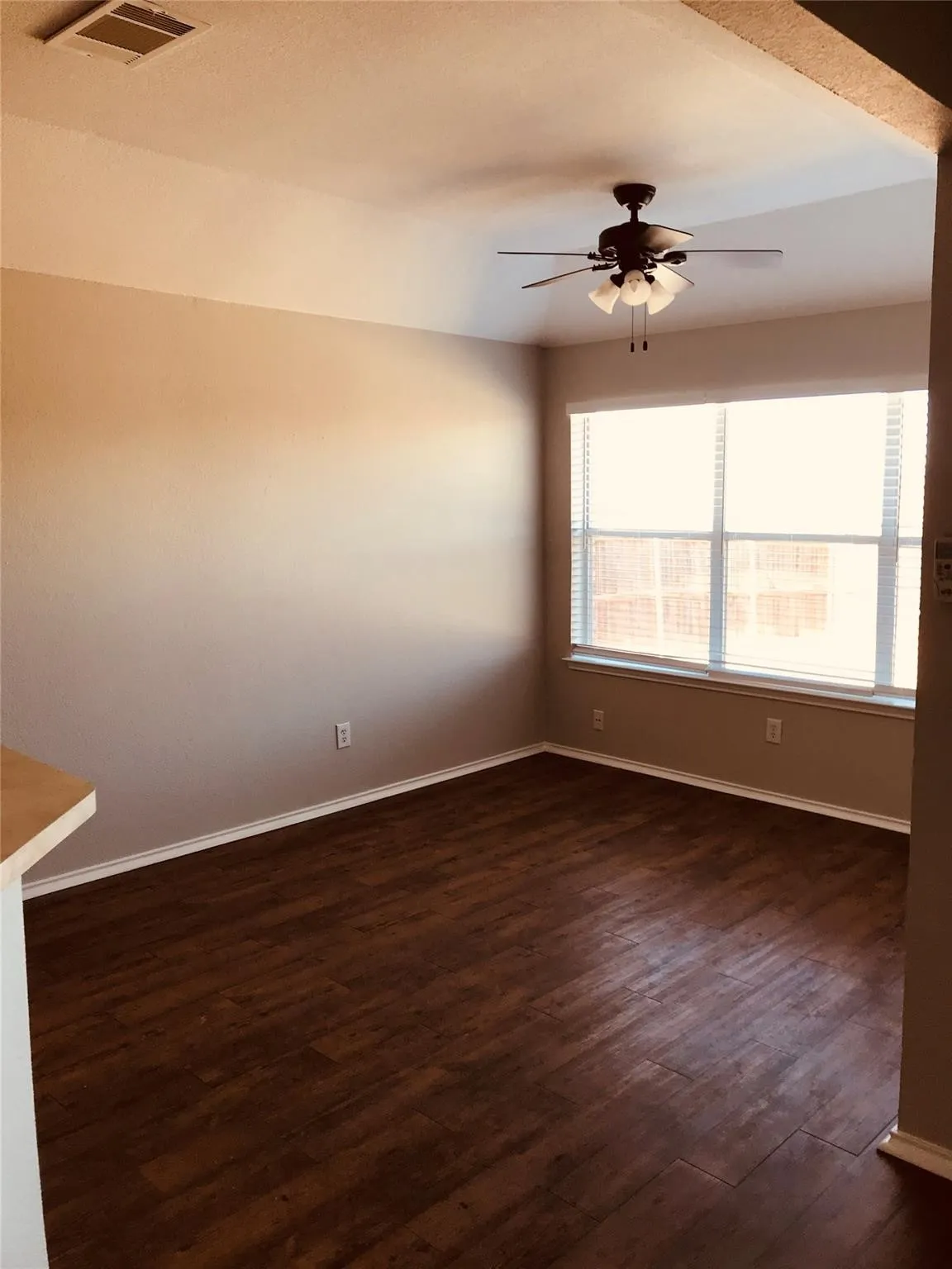 Single Family Residence For Rent in Ellis County , 1321 Yukon, Midlothian, Texas 76065, 3 Bedroom, 2 Bathroom, 2 Garage spaces, 1,597 Sqft, built in 2005, mls#21414463, Real Estate Agent in Midlothian, Homes For Rent in Ellis county, Homes For Rent in Midlothian, Realtor in Midlothian Texas, Real Estate Brokerage Independent Realty Texas, Luminita Cordes Realtor
