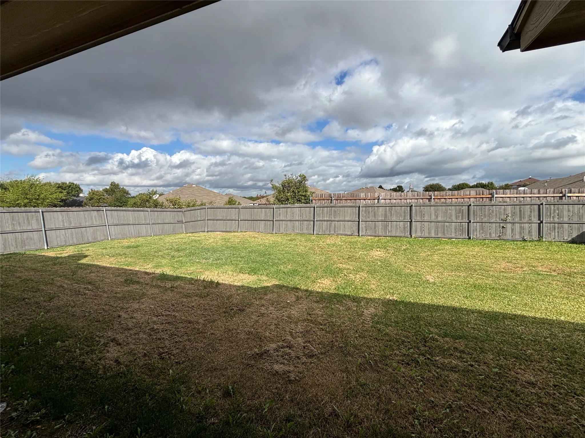 Single Family Residence For Rent in Ellis County , 1321 Yukon, Midlothian, Texas 76065, 3 Bedroom, 2 Bathroom, 2 Garage spaces, 1,597 Sqft, built in 2005, mls#21414463, Real Estate Agent in Midlothian, Homes For Rent in Ellis county, Homes For Rent in Midlothian, Realtor in Midlothian Texas, Real Estate Brokerage Independent Realty Texas, Luminita Cordes Realtor