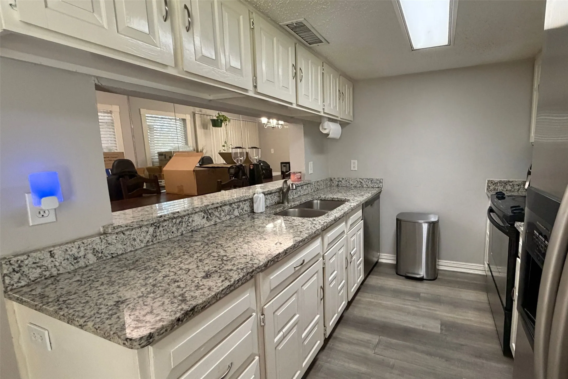 Single Family Residence For Sale in Dallas County , 2994 Buttonwood Drive, Carrollton, Texas 75006, 2 Bedroom, 3 Bathroom, 2 Garage spaces, 1,699 Sqft, built in 1972, mls#21414419, Real Estate Agent in Carrollton, Homes For Sale in Dallas county, Homes For Sale in Carrollton, Realtor in Carrollton Texas, Real Estate Brokerage Independent Realty Texas, Luminita Cordes Realtor