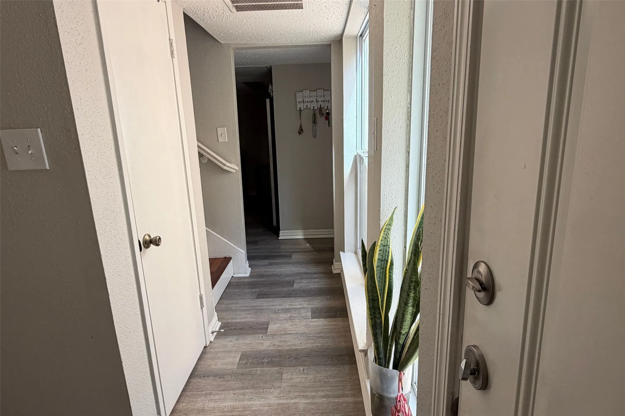 Single Family Residence For Sale in Dallas County , 2994 Buttonwood Drive, Carrollton, Texas 75006, 2 Bedroom, 3 Bathroom, 2 Garage spaces, 1,699 Sqft, built in 1972, mls#21414419, Real Estate Agent in Carrollton, Homes For Sale in Dallas county, Homes For Sale in Carrollton, Realtor in Carrollton Texas, Real Estate Brokerage Independent Realty Texas, Luminita Cordes Realtor
