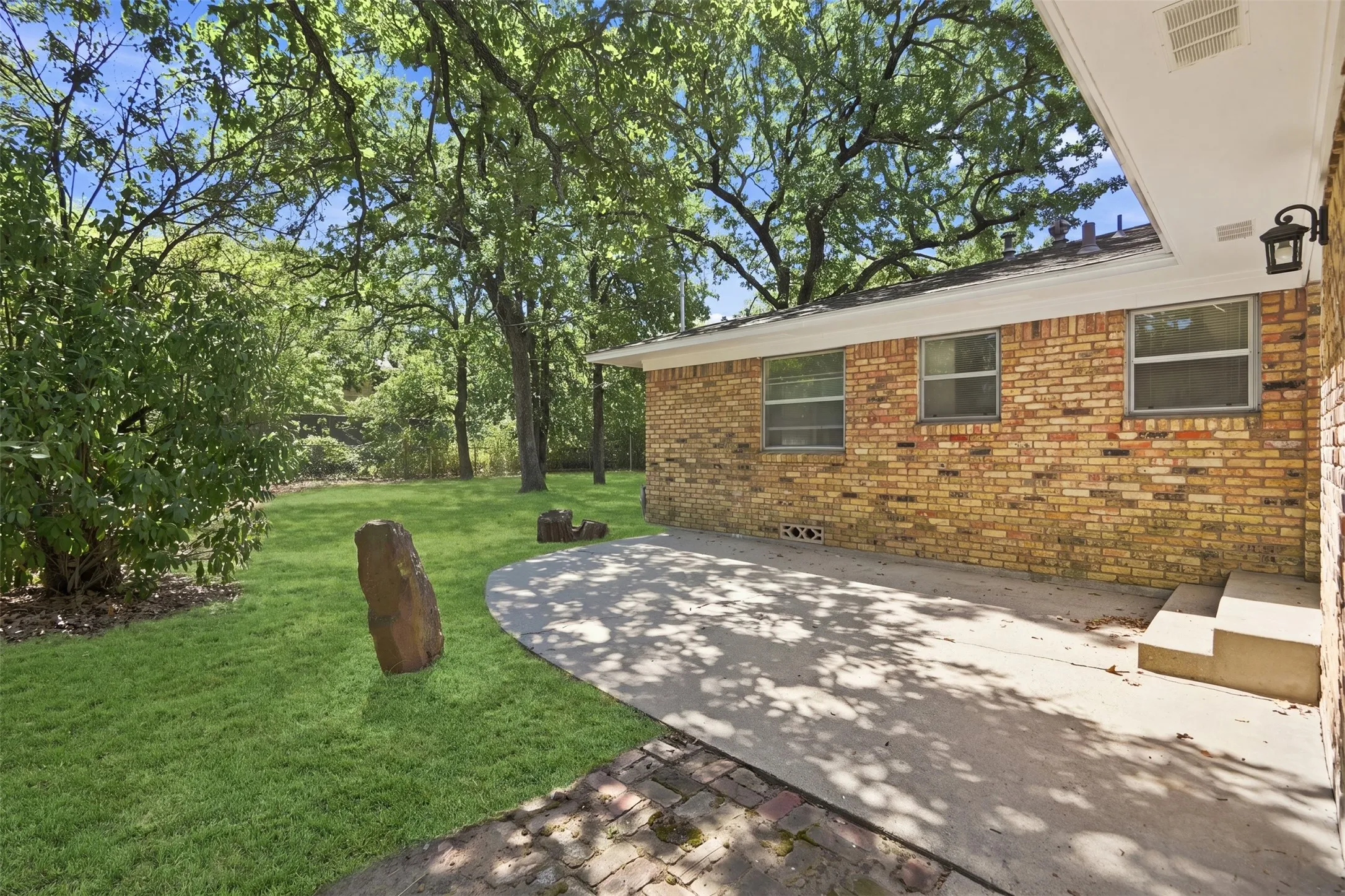 Single Family Residence For Sale in Denton County , 2110 Navajo Street, Denton, Texas 76209, 4 Bedroom, 2 Bathroom, 2 Garage spaces, 1,785 Sqft, built in 1958, mls#21414097, Real Estate Agent in Denton, Homes For Sale in Denton county, Homes For Sale in Denton, Realtor in Denton Texas, Real Estate Brokerage Independent Realty Texas, Luminita Cordes Realtor