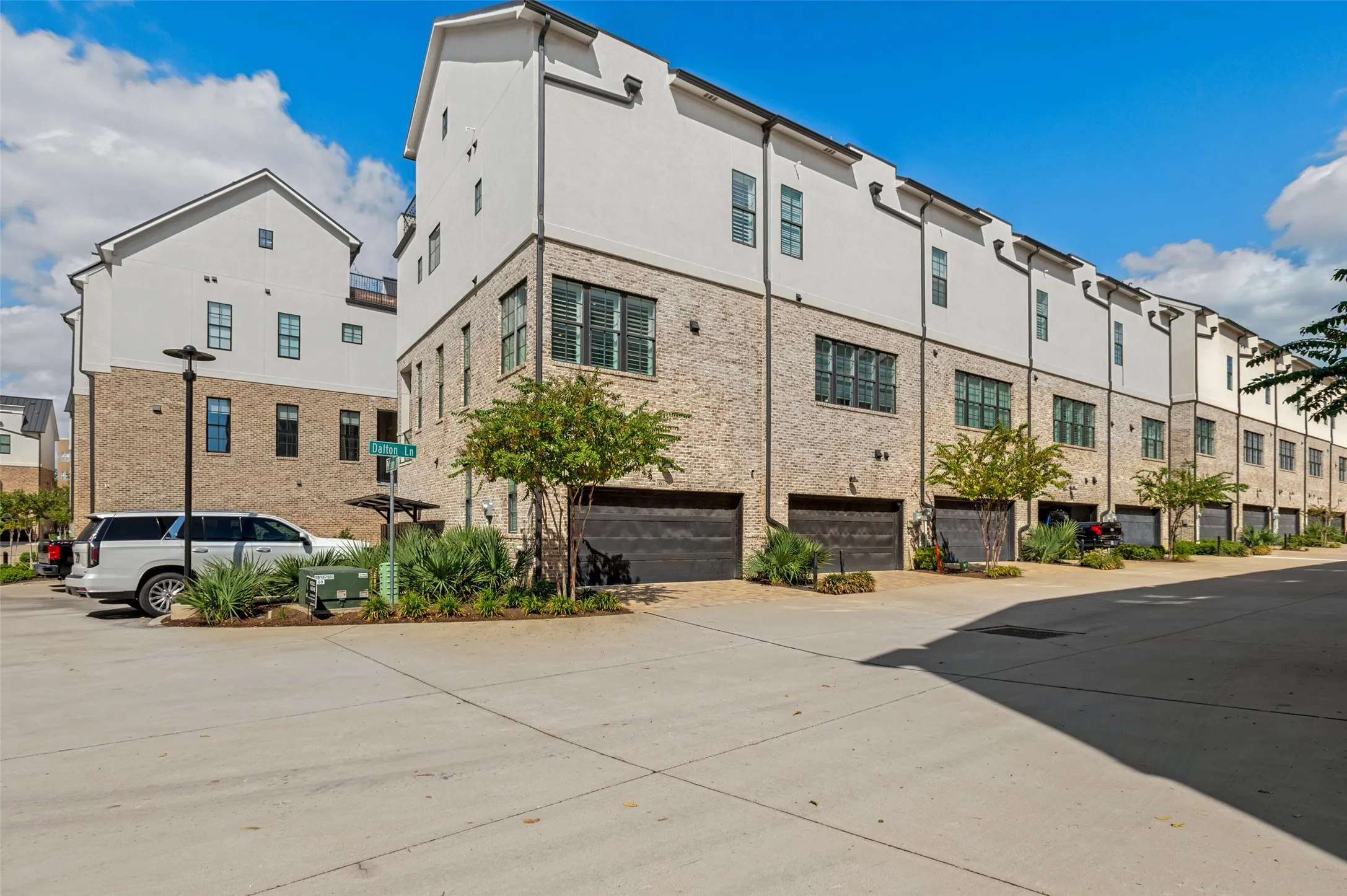 Townhouse For Sale in Dallas County , 617 Dalton Lane, Irving, Texas 75039, 3 Bedroom, 4 Bathroom, 2 Garage spaces, 1,986 Sqft, built in 2020, mls#21414486, Real Estate Agent in Irving, Homes For Sale in Dallas county, Homes For Sale in Irving, Realtor in Irving Texas, Real Estate Brokerage Independent Realty Texas, Luminita Cordes Realtor