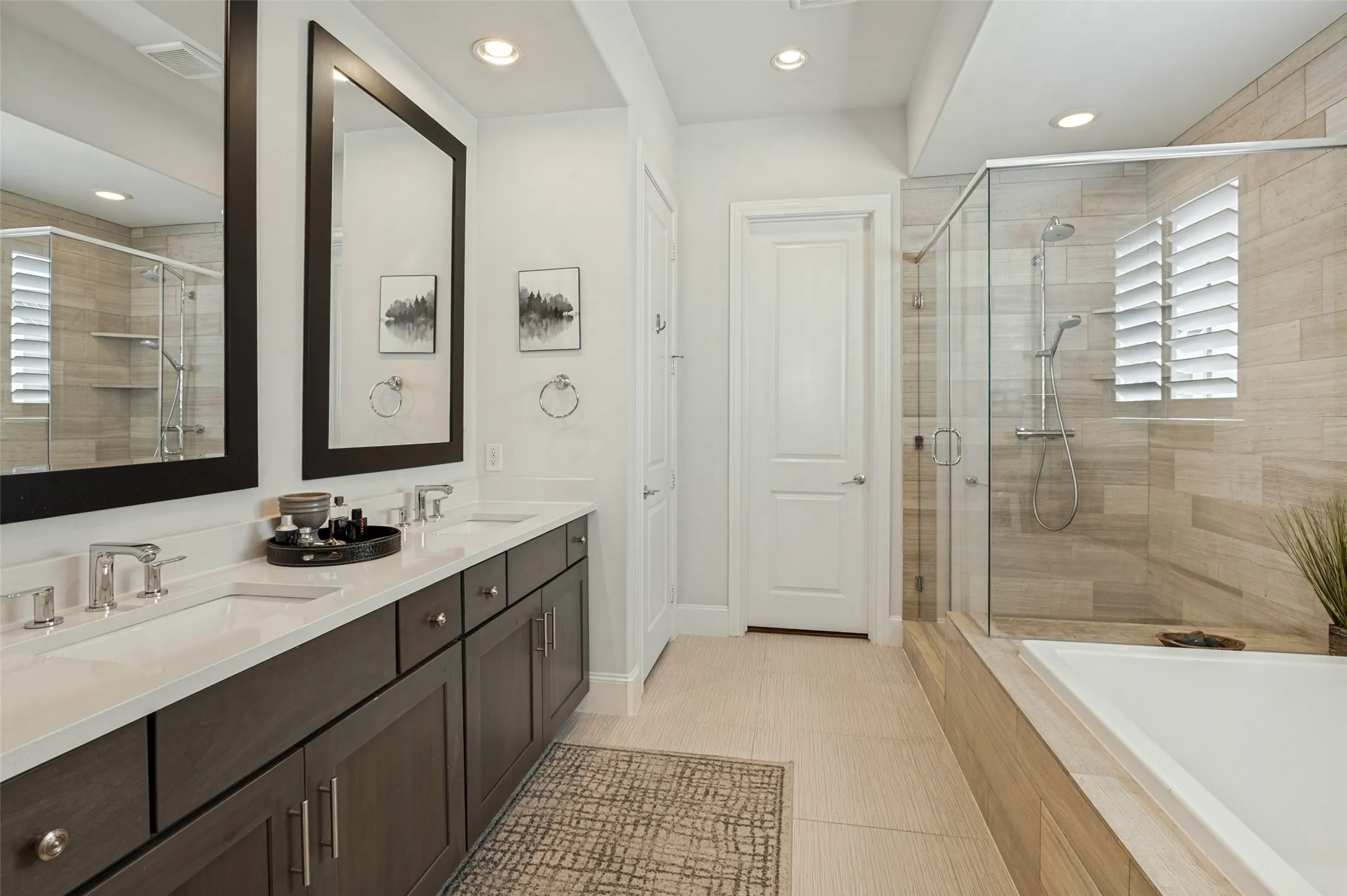 Townhouse For Sale in Dallas County , 617 Dalton Lane, Irving, Texas 75039, 3 Bedroom, 4 Bathroom, 2 Garage spaces, 1,986 Sqft, built in 2020, mls#21414486, Real Estate Agent in Irving, Homes For Sale in Dallas county, Homes For Sale in Irving, Realtor in Irving Texas, Real Estate Brokerage Independent Realty Texas, Luminita Cordes Realtor