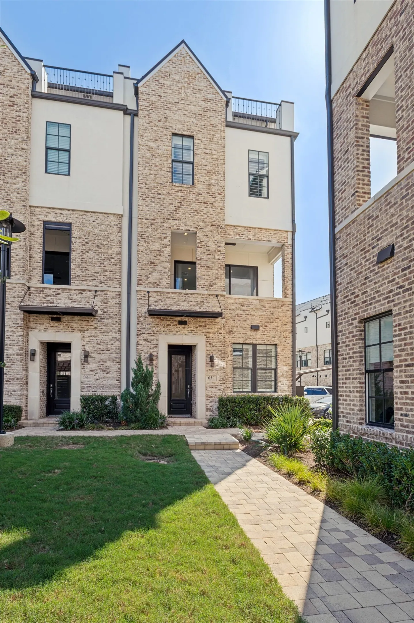 Townhouse For Sale in Dallas County , 617 Dalton Lane, Irving, Texas 75039, 3 Bedroom, 4 Bathroom, 2 Garage spaces, 1,986 Sqft, built in 2020, mls#21414486, Real Estate Agent in Irving, Homes For Sale in Dallas county, Homes For Sale in Irving, Realtor in Irving Texas, Real Estate Brokerage Independent Realty Texas, Luminita Cordes Realtor